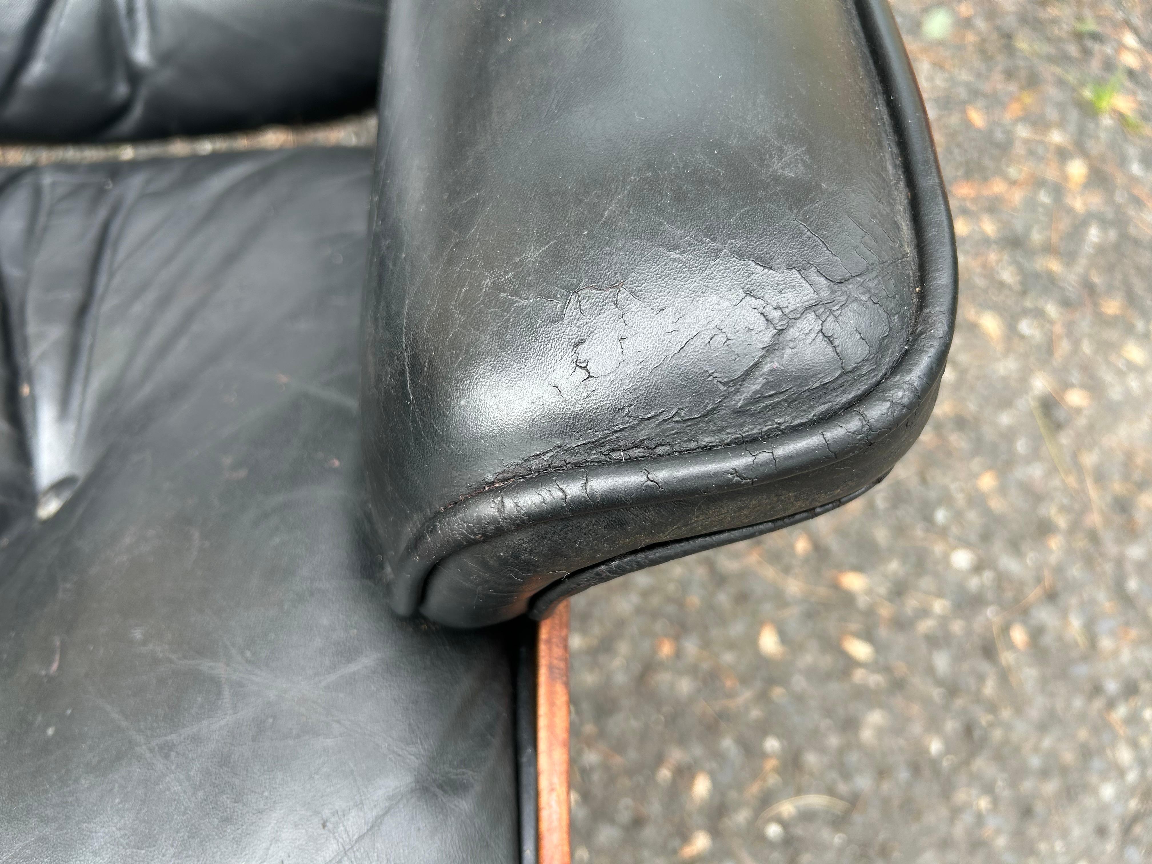Late 20th Century 70's Rosewood Eames Lounge Chair & Ottoman For Herman Miller For Sale