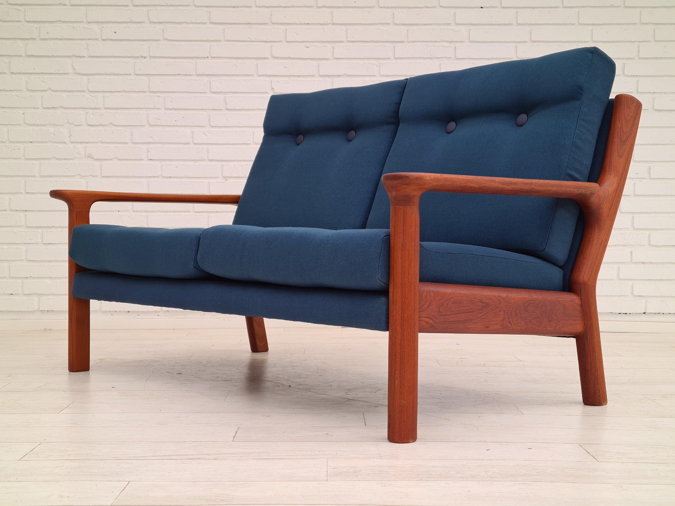 70er Jahre, skandinavisches Design, komplett neu gepolstertes Sofa, Mbelwolle, Teakholz (Dänisch) im Angebot