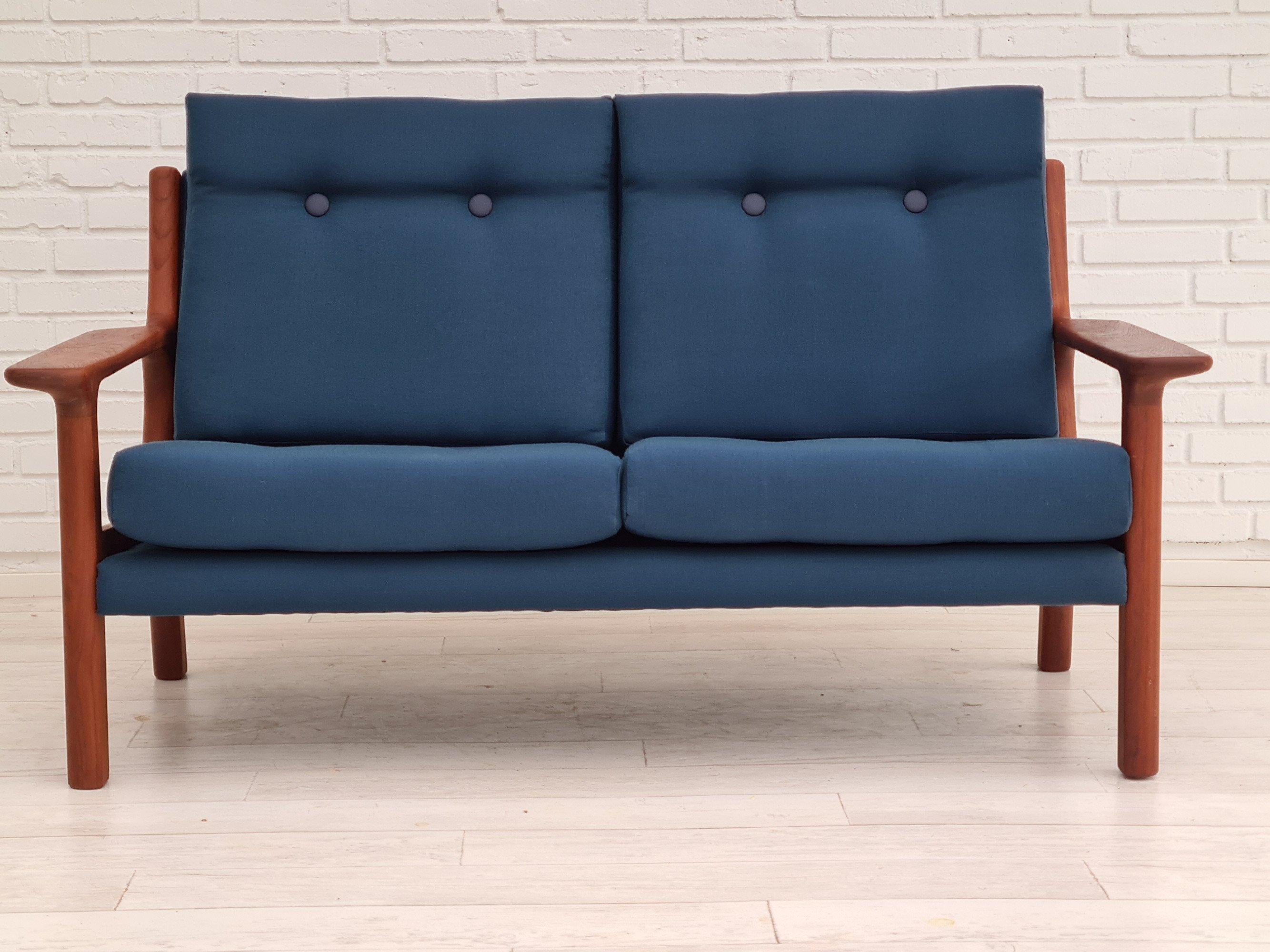 Scandinavian Modern 70s, scandinavian design, completely reupholstered sofa, furniture wool, teak For Sale