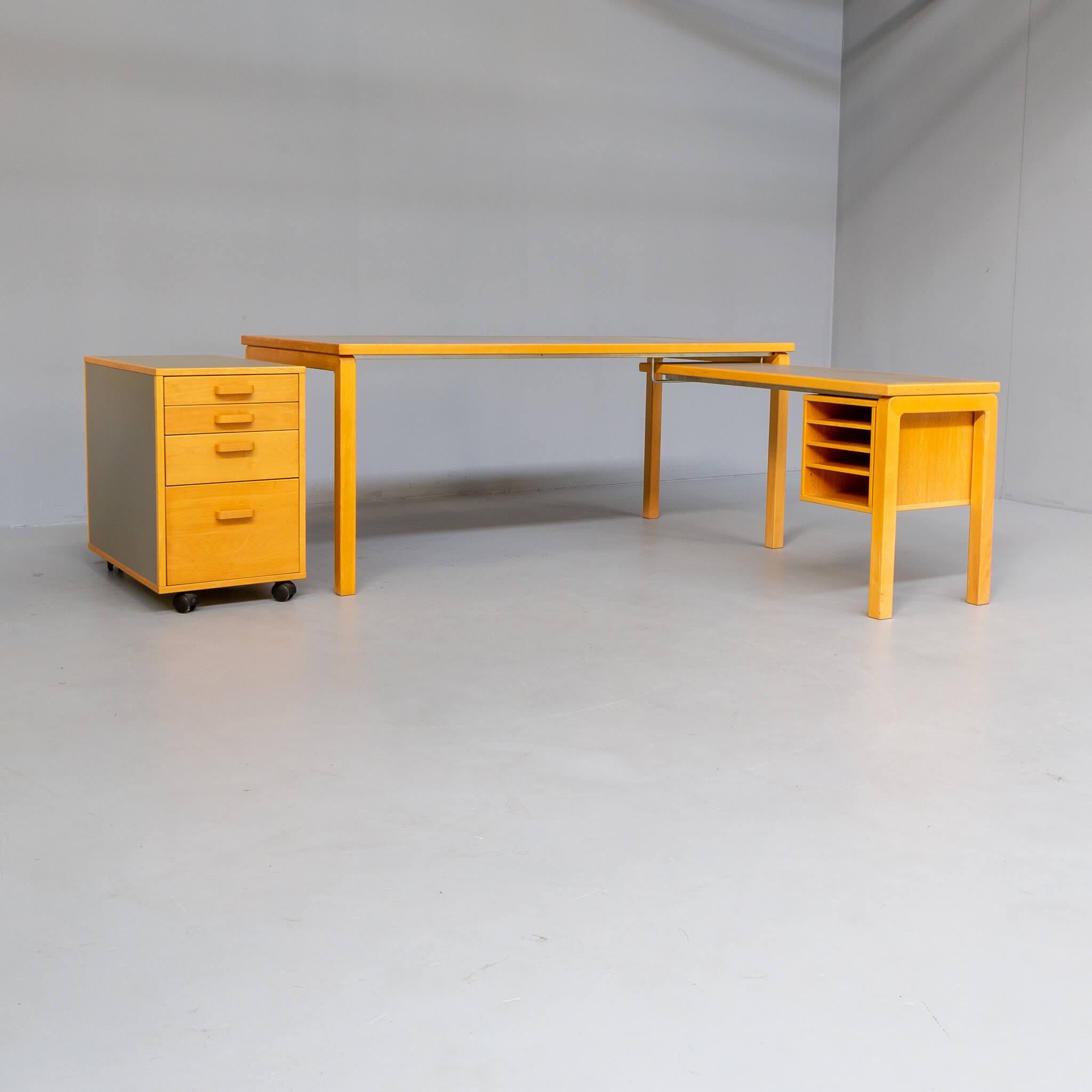 Schreibtisch im skandinavischen Design der 70er Jahre 1