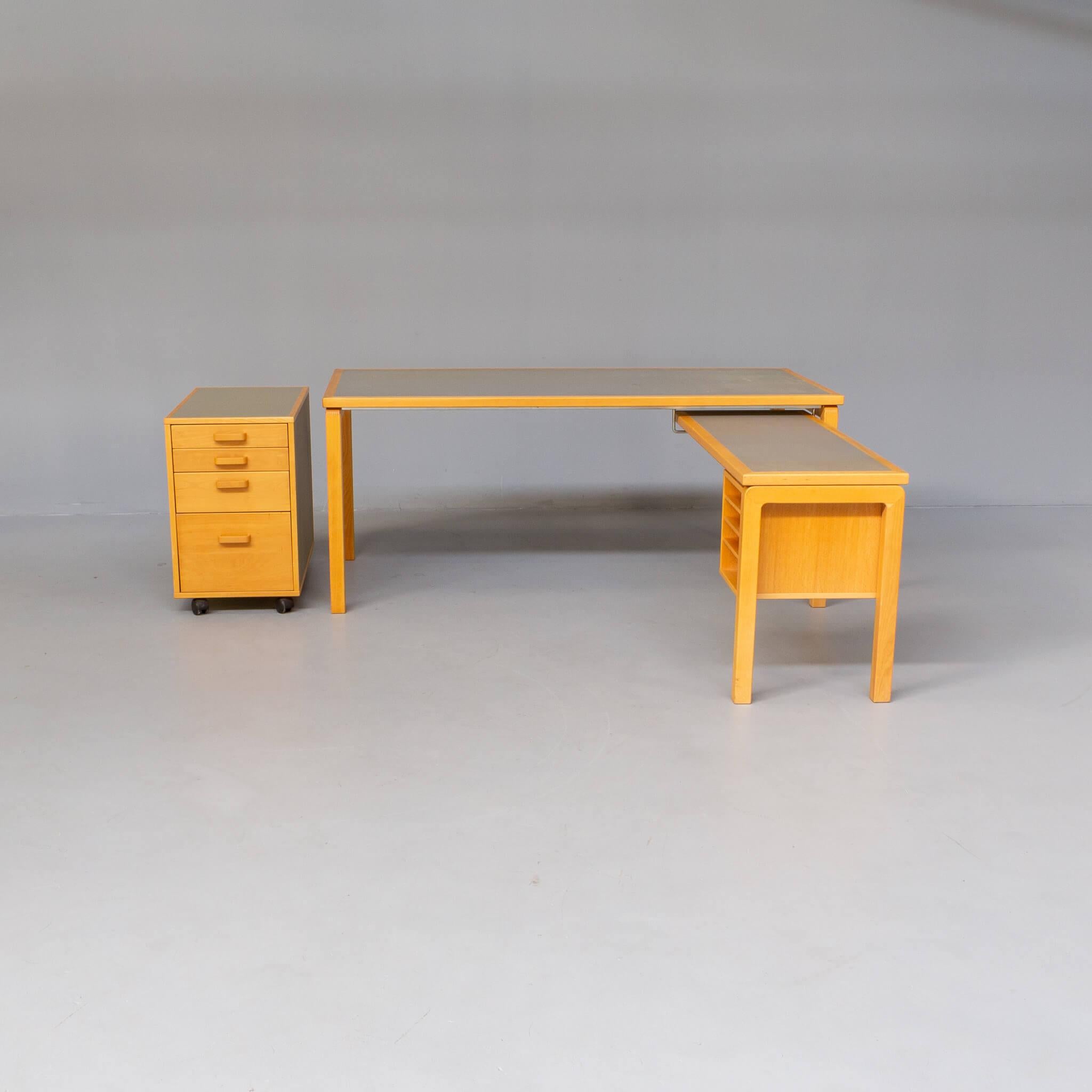 Schreibtisch im skandinavischen Design der 70er Jahre 3