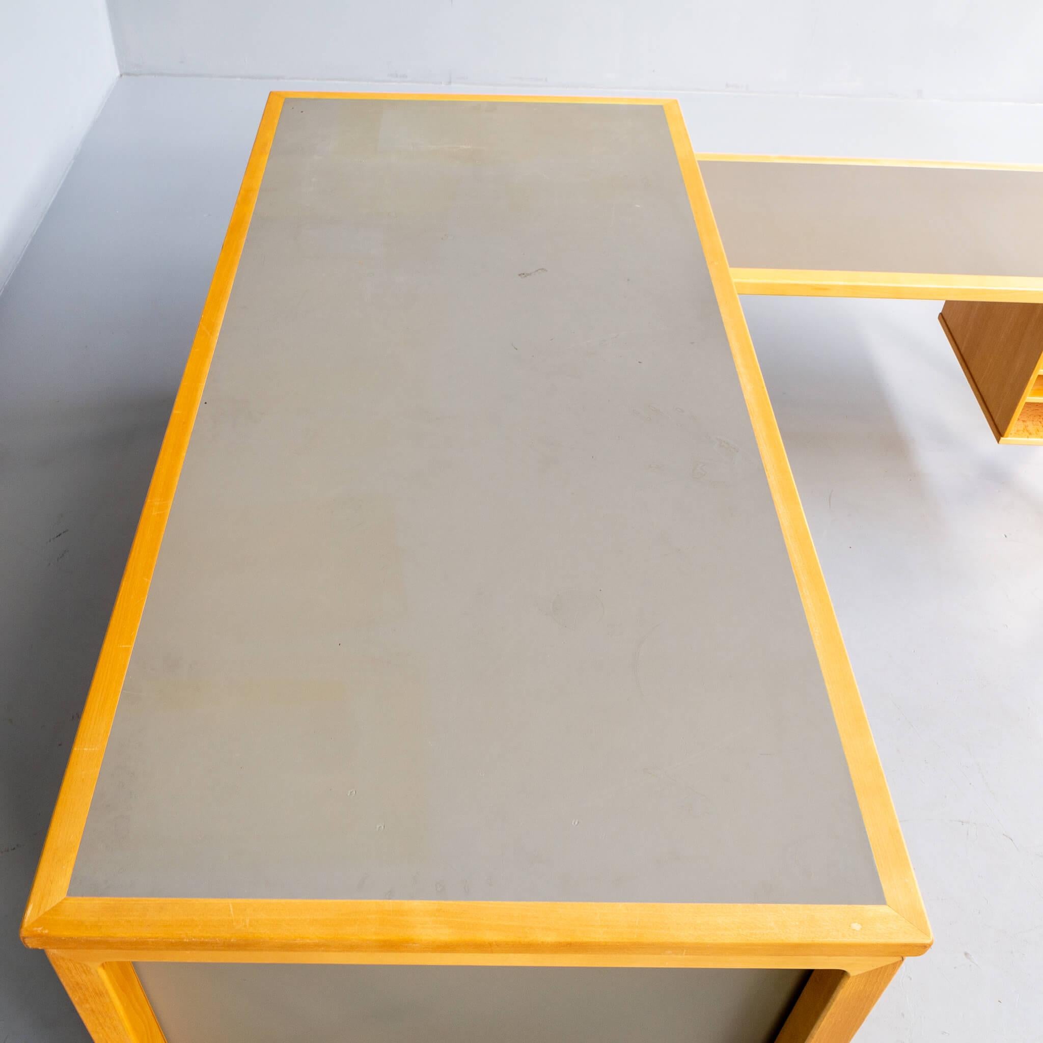 Schreibtisch im skandinavischen Design der 70er Jahre (Skandinavisch)