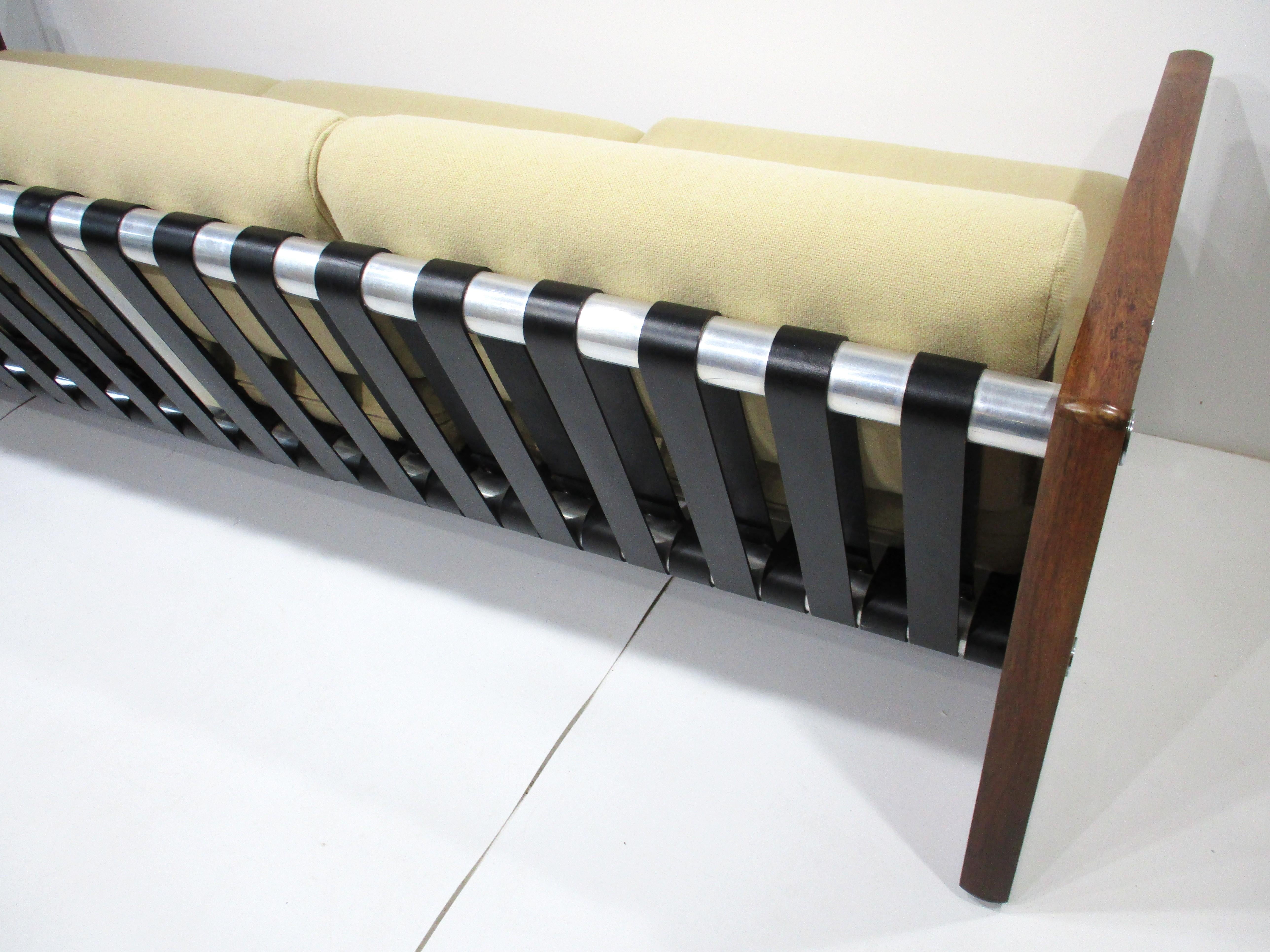 Divano Selig degli anni '70 in palissandro imbottito e con cinghie in pelle in vendita 4