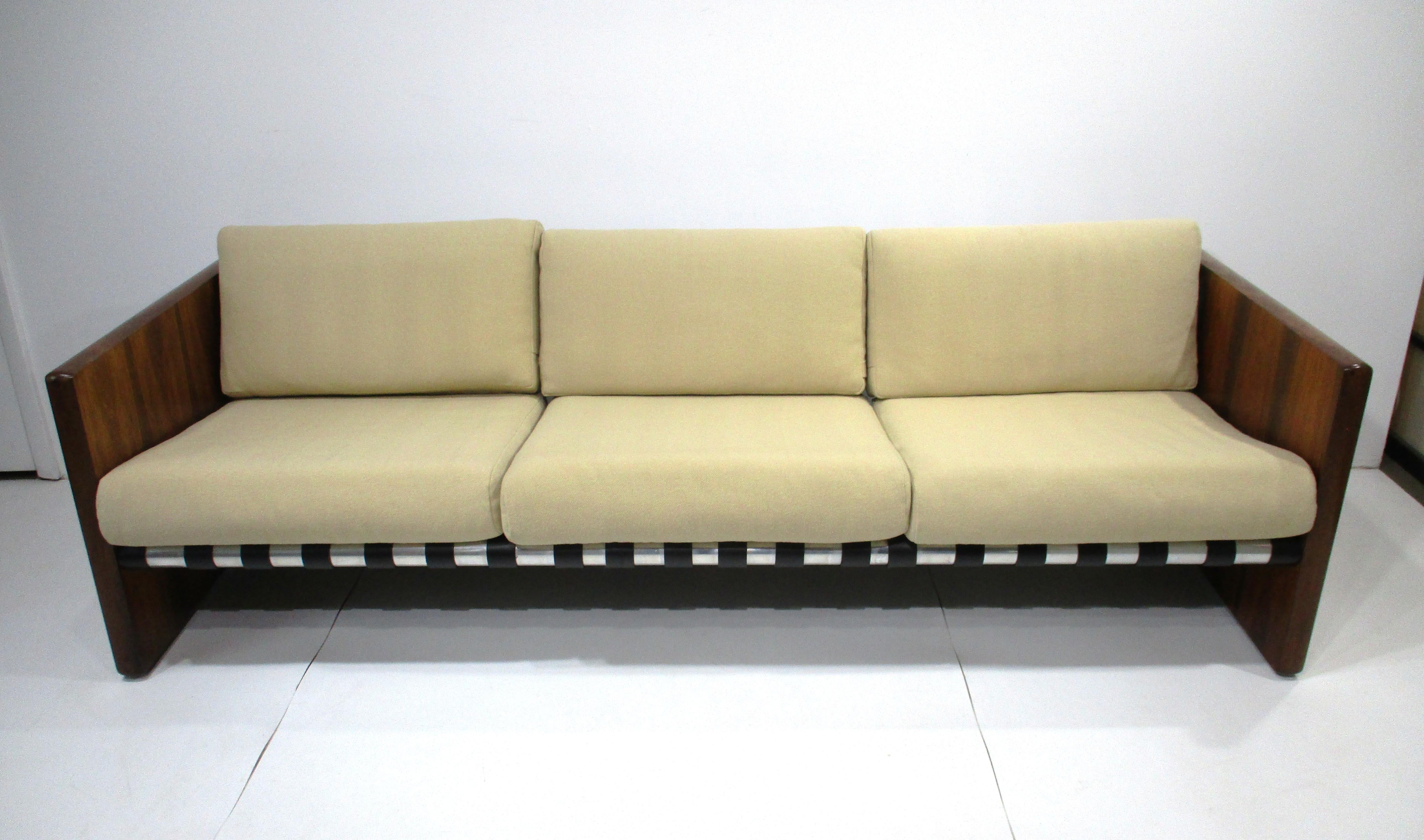 Divano Selig degli anni '70 in palissandro imbottito e con cinghie in pelle in vendita 5