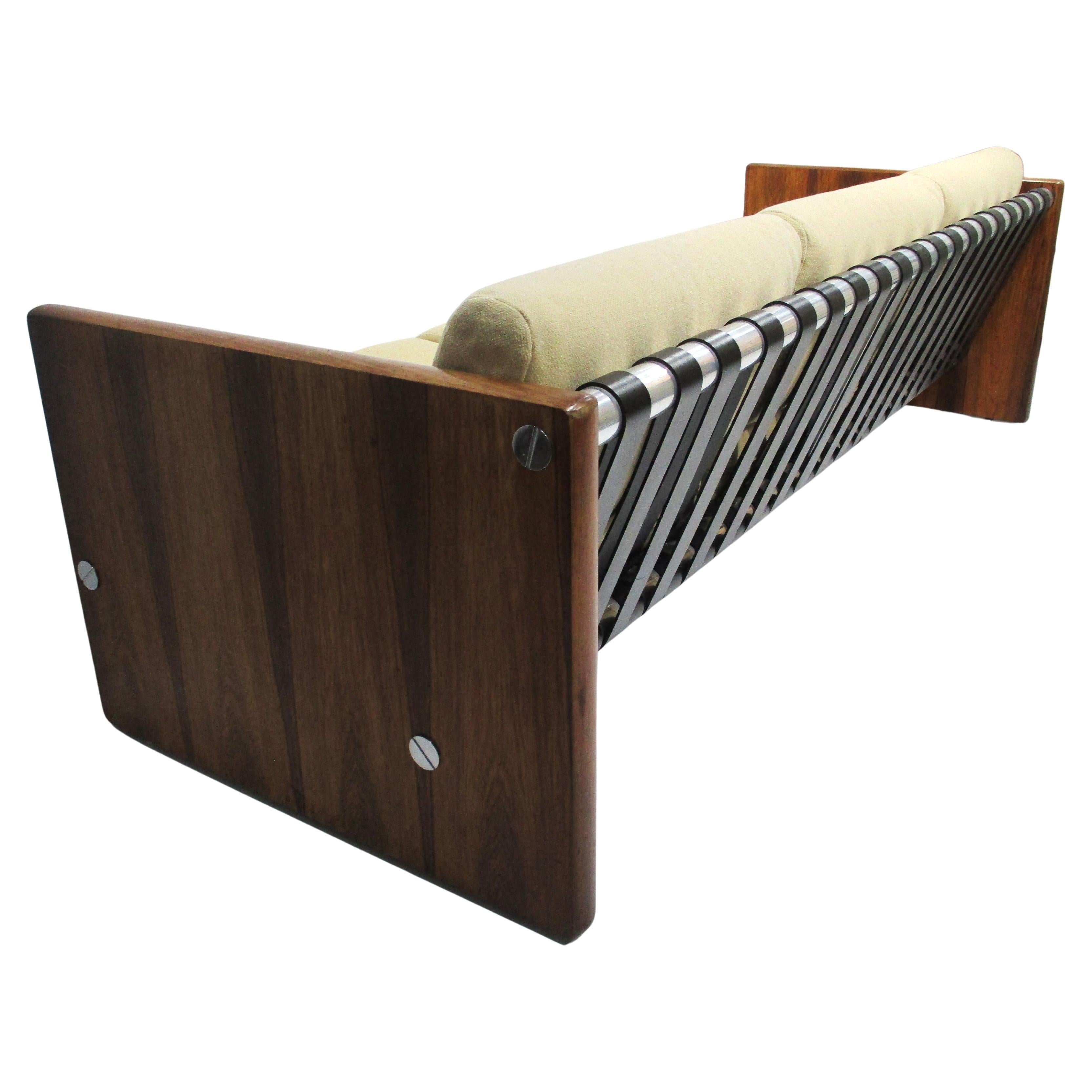 Divano Selig degli anni '70 in palissandro imbottito e con cinghie in pelle in vendita