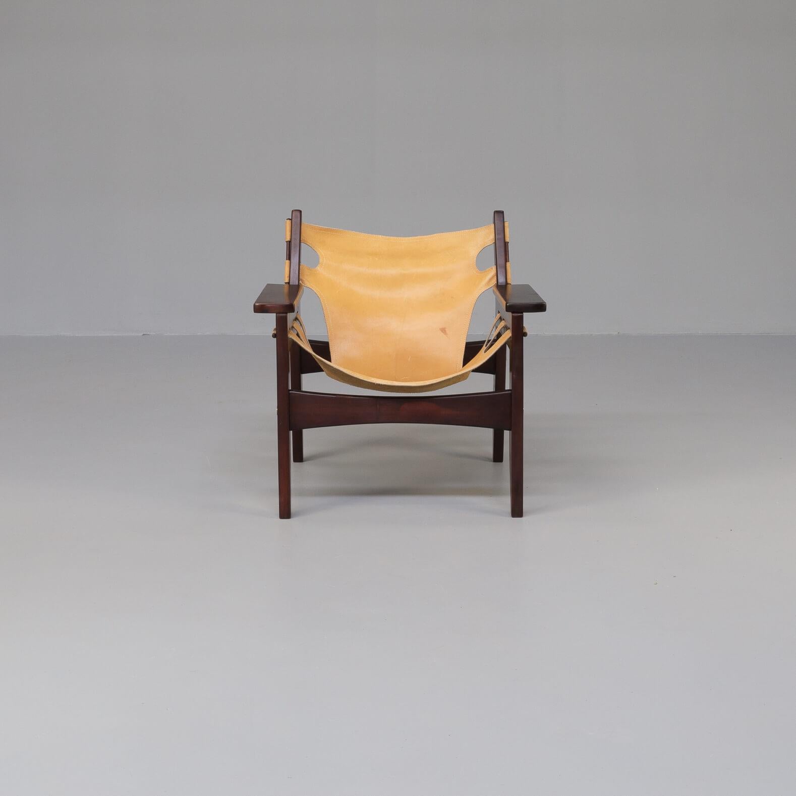 A charming and wonderful example of the 'Kilin' lounge chair by famed Brazilian modern designer Sergio Rodrigues for Oca in 1970s Brazil. Frame is a succulent Brazilian Rosewood and saddle leather seat.