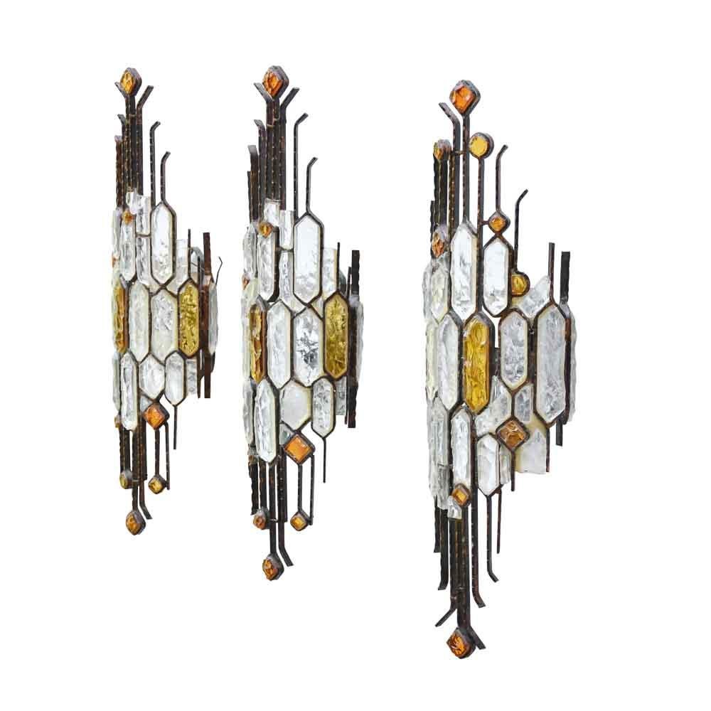 Mid-Century Modern Pair of wall lights Hammered Clear and Amber Italian Design by Longobard For Sale