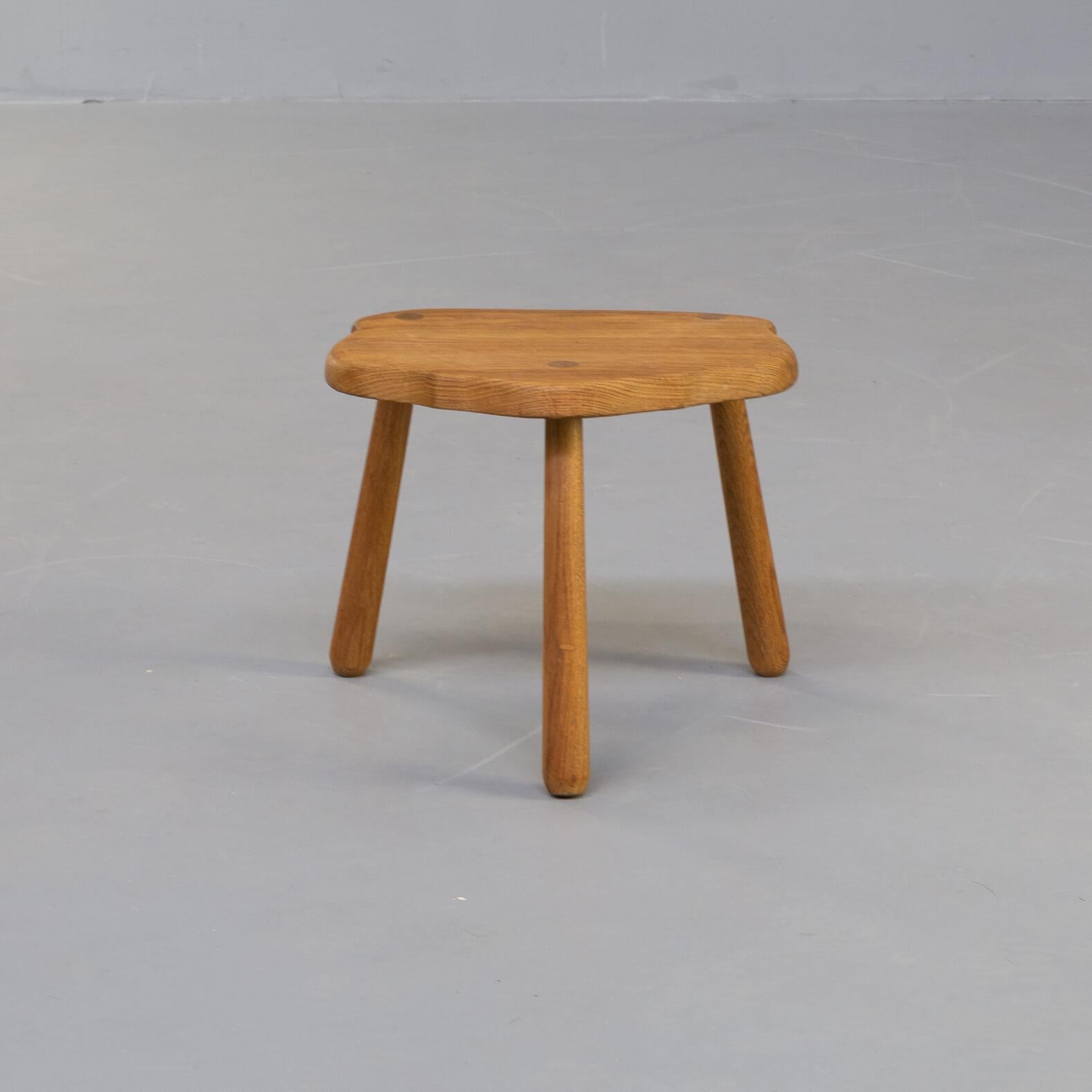 Beautfiul shaped rare model oak wooden stool, in good condition consistent with age and use.