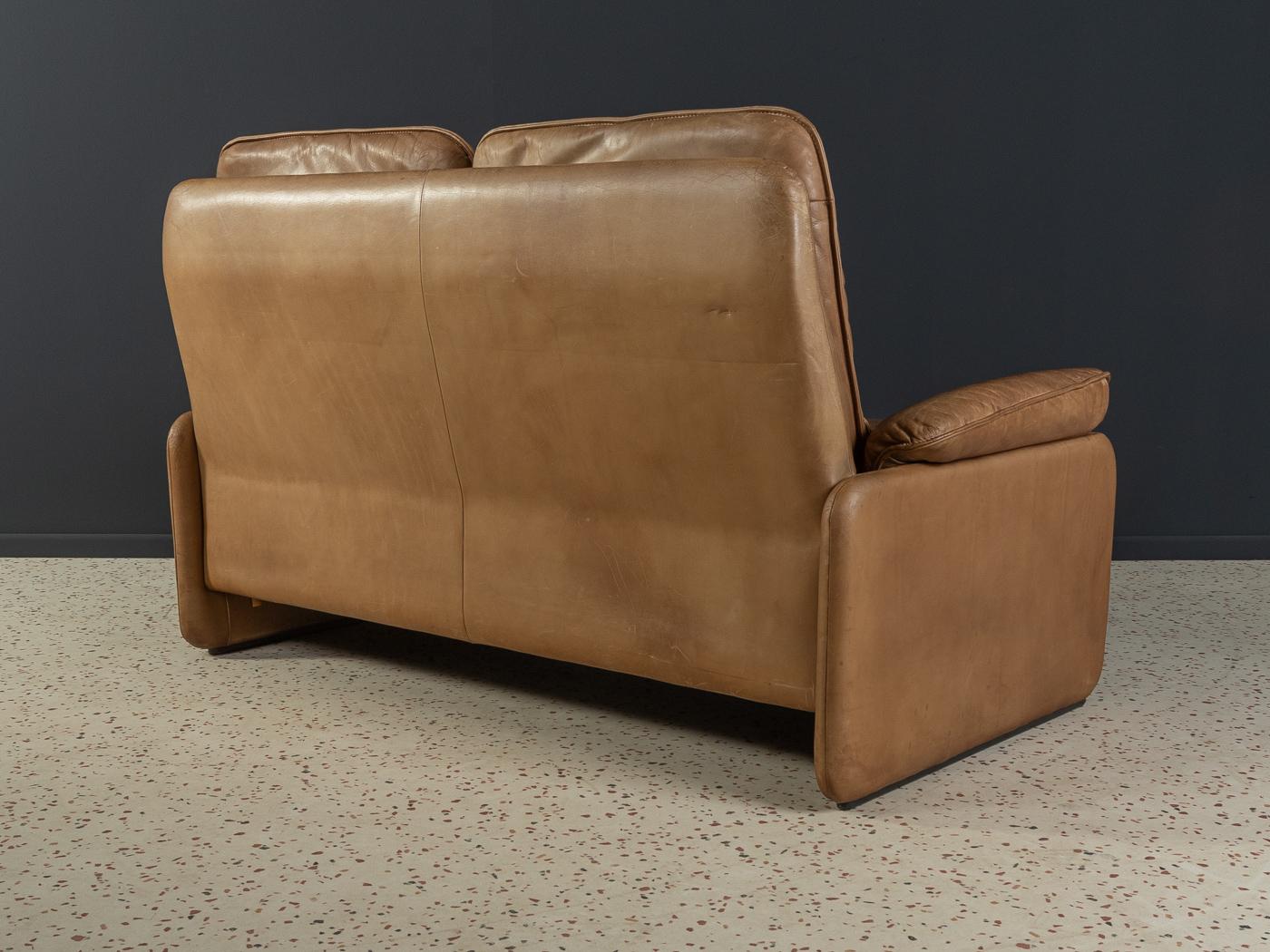 Rare high-backed 2-seater sofa DS-61 from the 1970s by DeSede with the striking original cover made of cognac coloured buffalo leather with a wonderful patina.

Quality features:
Very good workmanship
High-quality materials
Made in Switzerland,