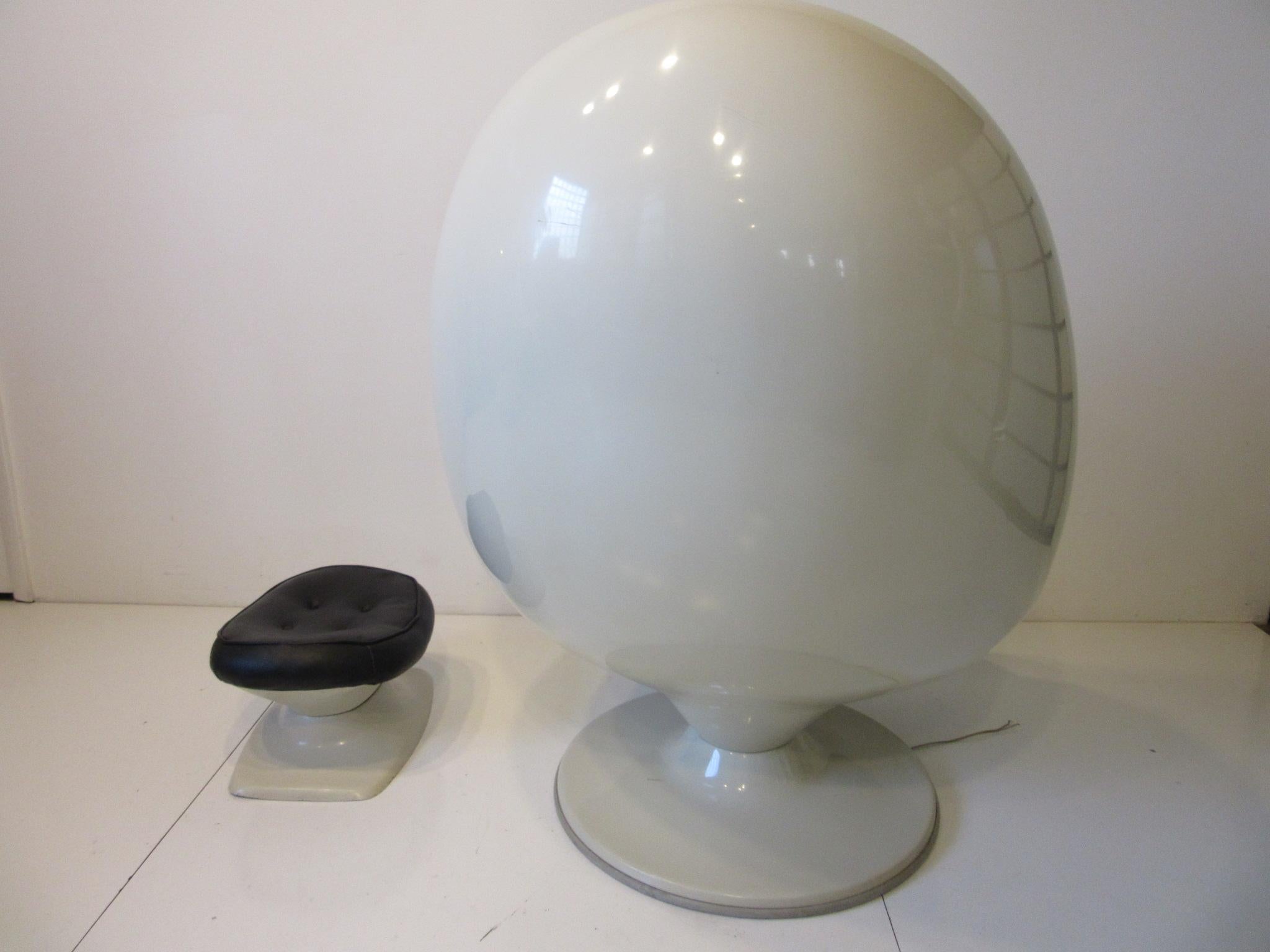 1970 stereo egg chair