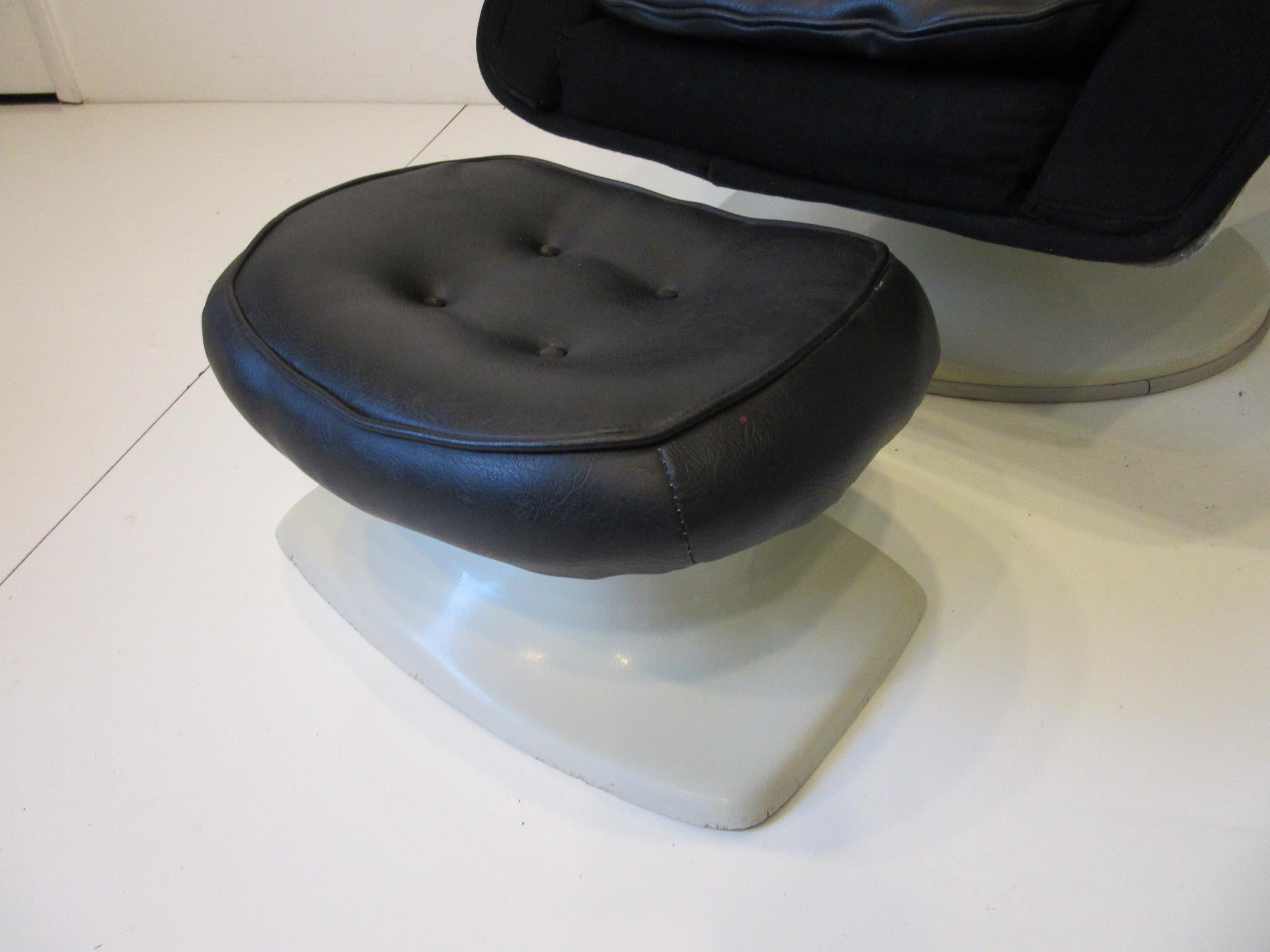 70's Space Age Stereo Egg Chair w/ Ottoman by Lee West Co. In Good Condition In Cincinnati, OH