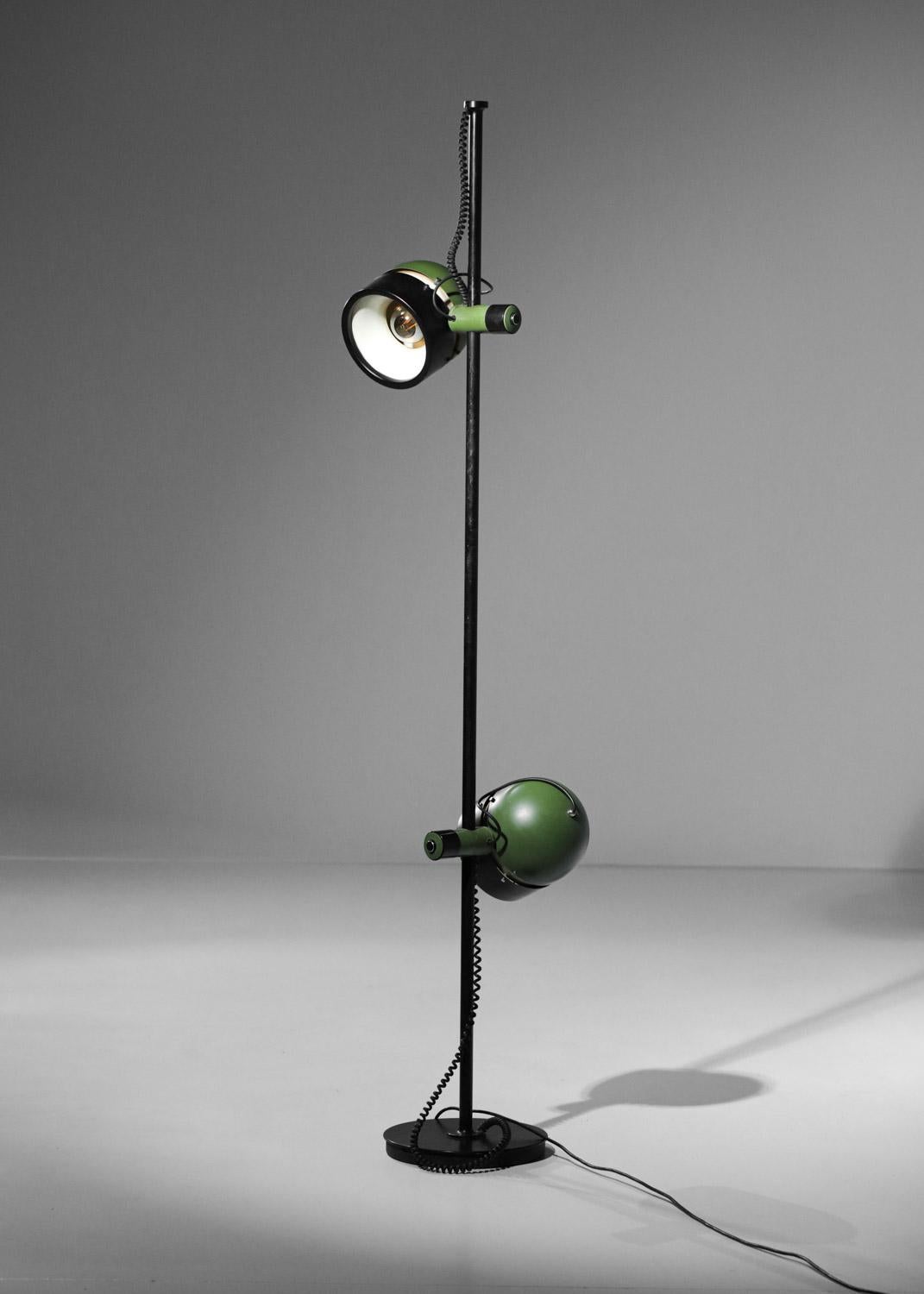 1970s Spanish Floor Lamp with Two Diffusers in Lacquered Metal For Sale 6