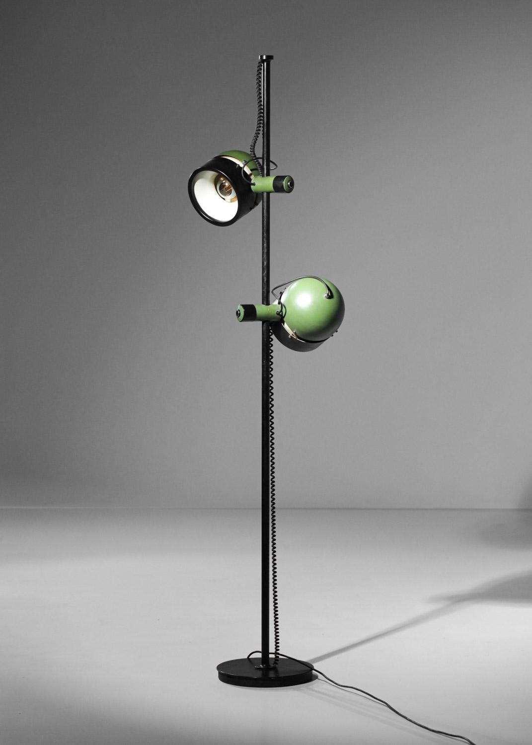 1970s Spanish Floor Lamp with Two Diffusers in Lacquered Metal In Good Condition For Sale In Lyon, FR