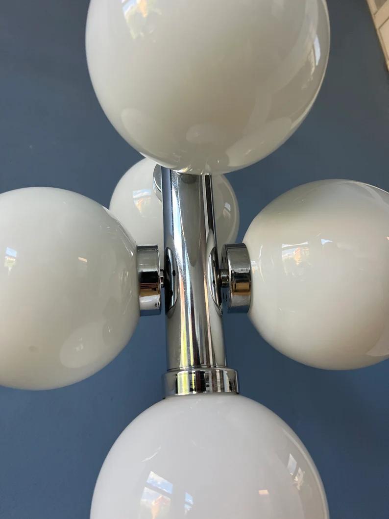 Lights 70s Sputnik Chrome Space A Space Lamp Suspension Opaline Glass Light Fixture en vente 4