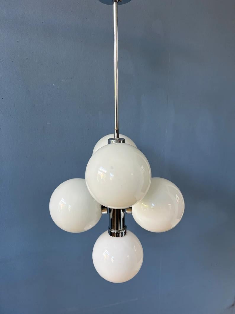 Lights 70s Sputnik Chrome Space A Space Lamp Suspension Opaline Glass Light Fixture en vente 2