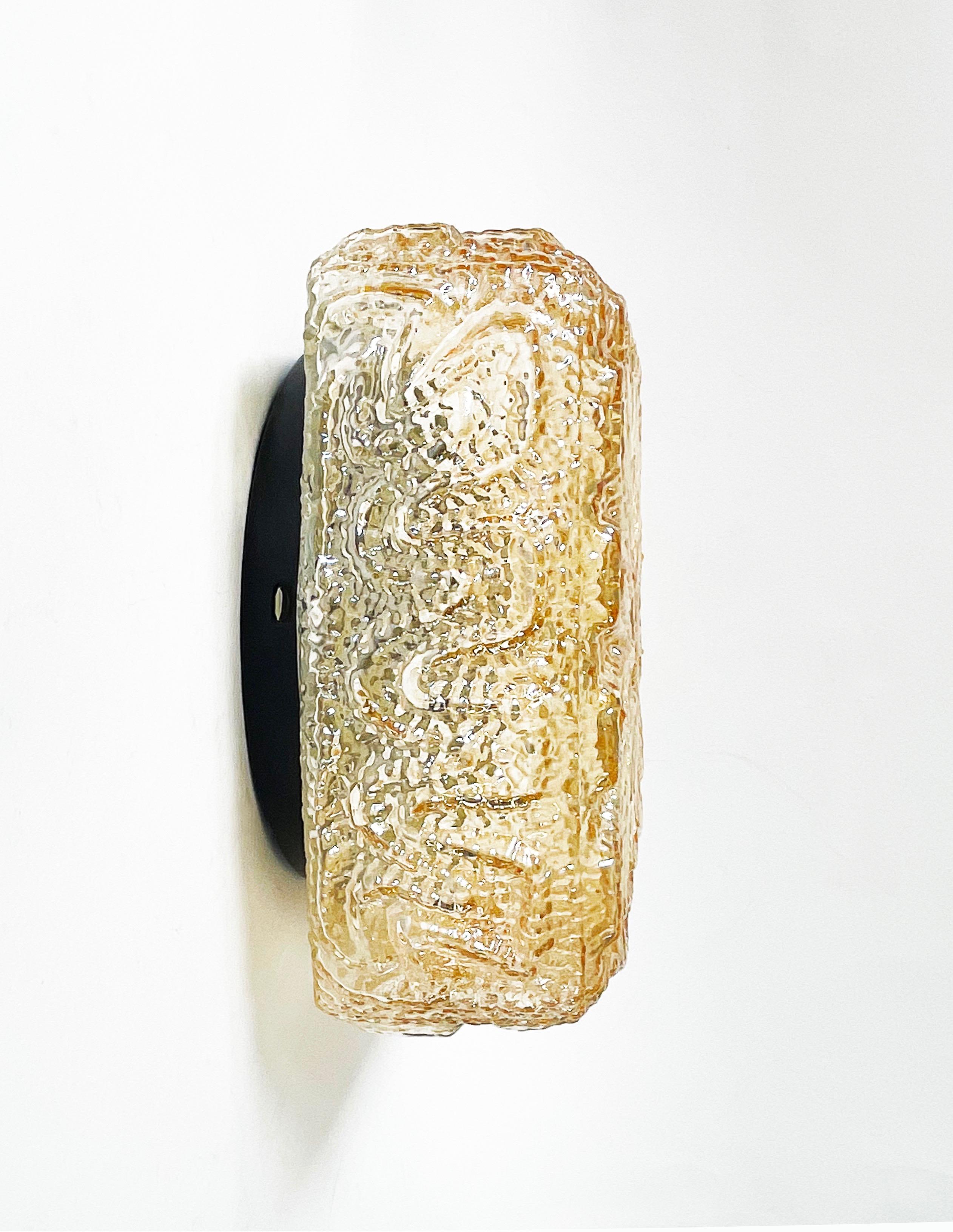 Lámpara de Pared o Plafón de Cristal de Lava Ámbar Cuadrado de los 70, by Massive Moderno de mediados de siglo en venta