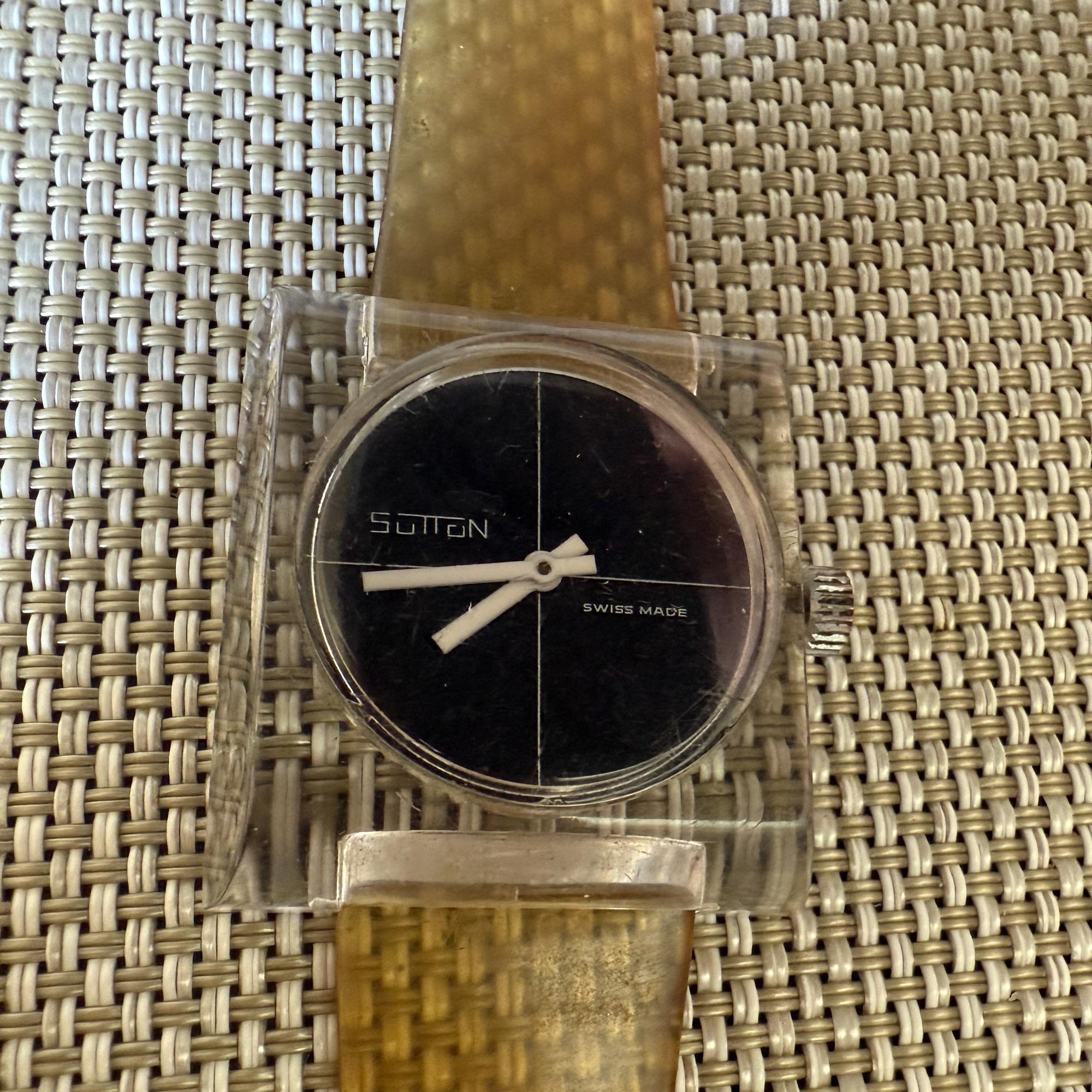 Montre-bracelet mécanique Sutton Swiss Square Acrylic Lucite 70's en vente 9
