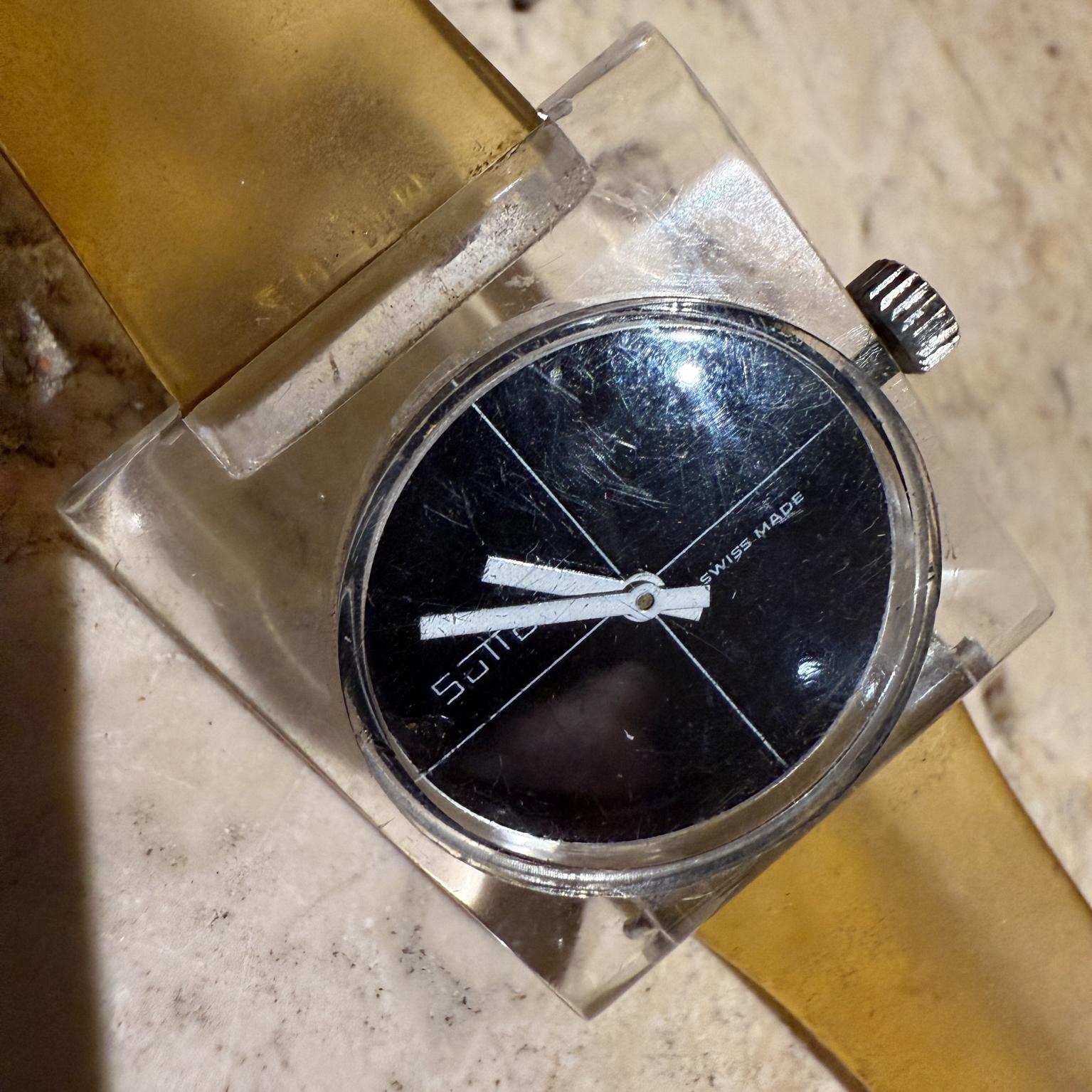 Mid-Century Modern Montre-bracelet mécanique Sutton Swiss Square Acrylic Lucite 70's en vente