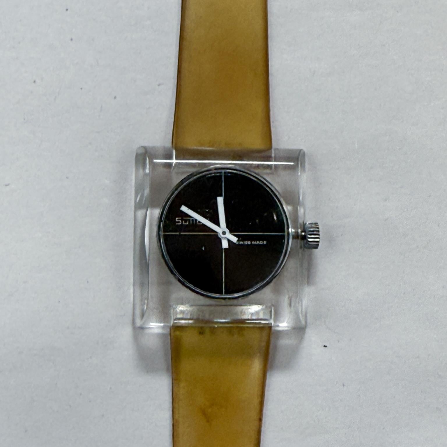 Suisse Montre-bracelet mécanique Sutton Swiss Square Acrylic Lucite 70's en vente