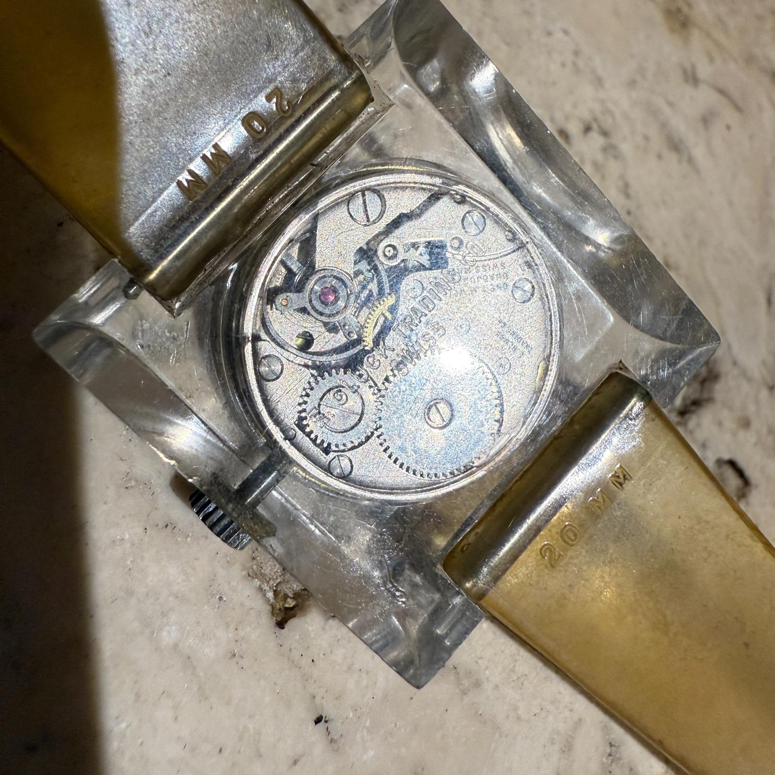 Montre-bracelet mécanique Sutton Swiss Square Acrylic Lucite 70's Bon état - En vente à Chula Vista, CA