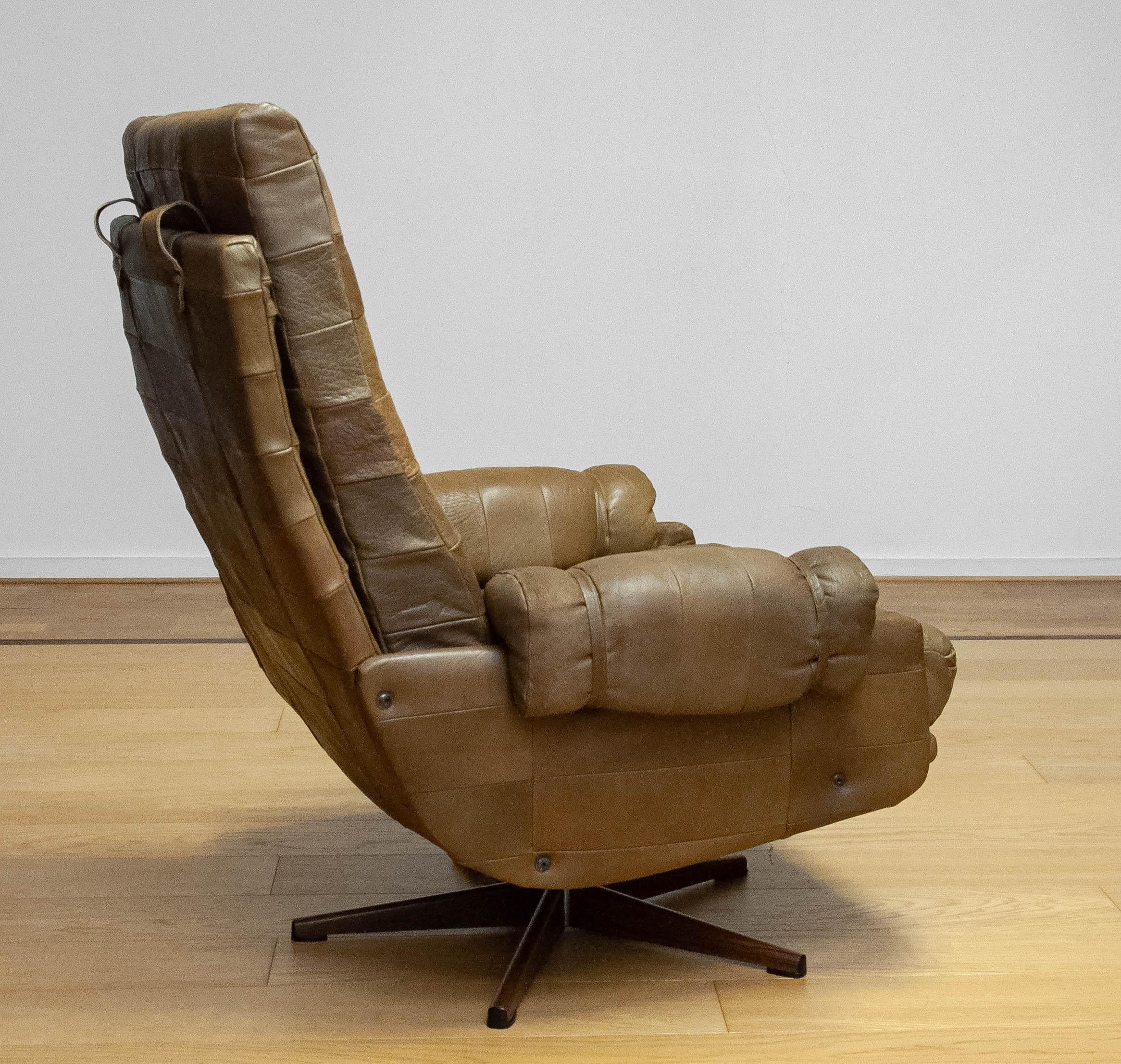 Late 20th Century 70s Swivel Chair By Arne Norell Möbel AB In Sturdy Olive Green Patchwork Leather For Sale