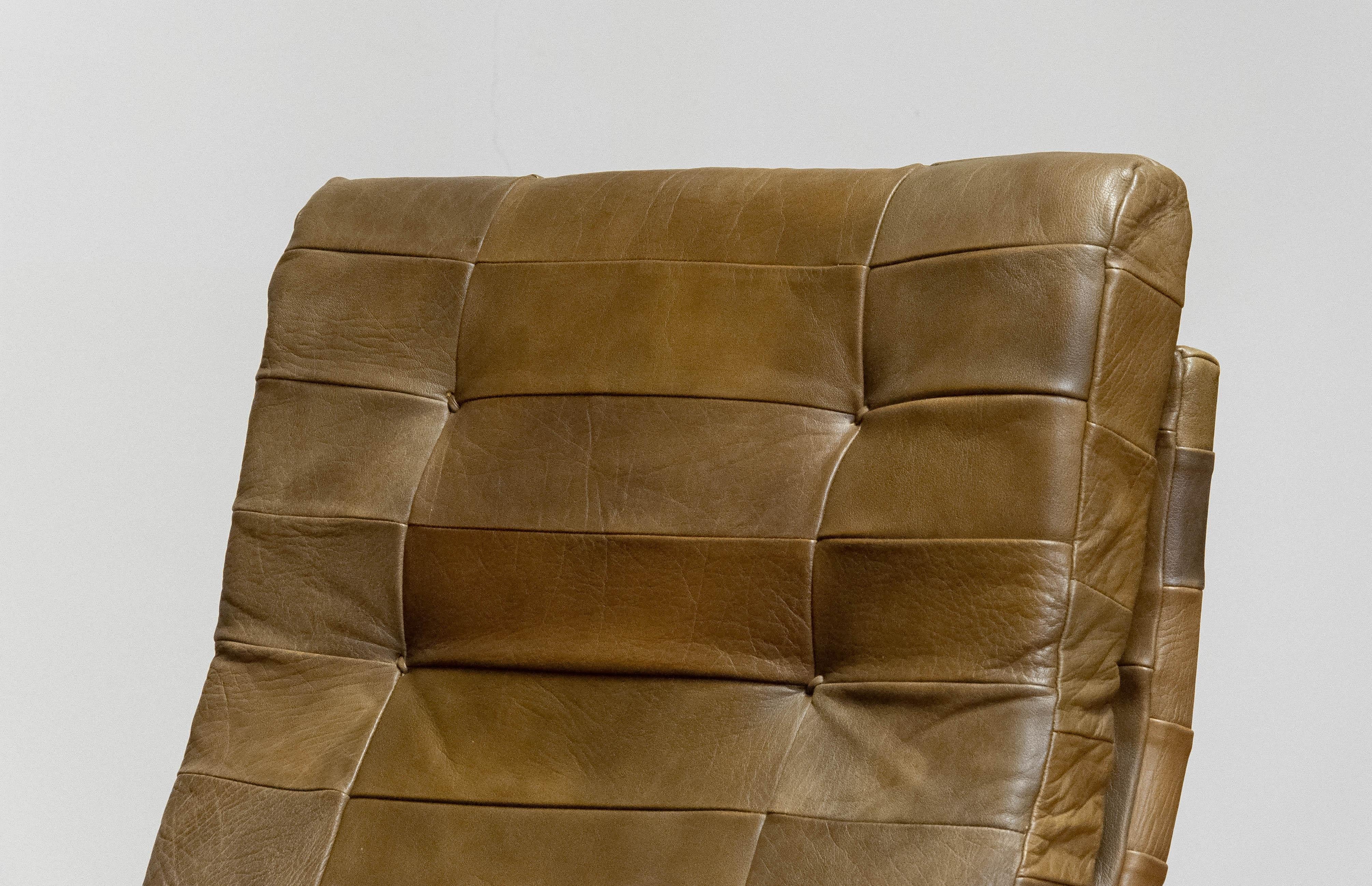 70s Swivel Chair By Arne Norell Möbel AB In Sturdy Olive Green Patchwork Leather im Angebot 1