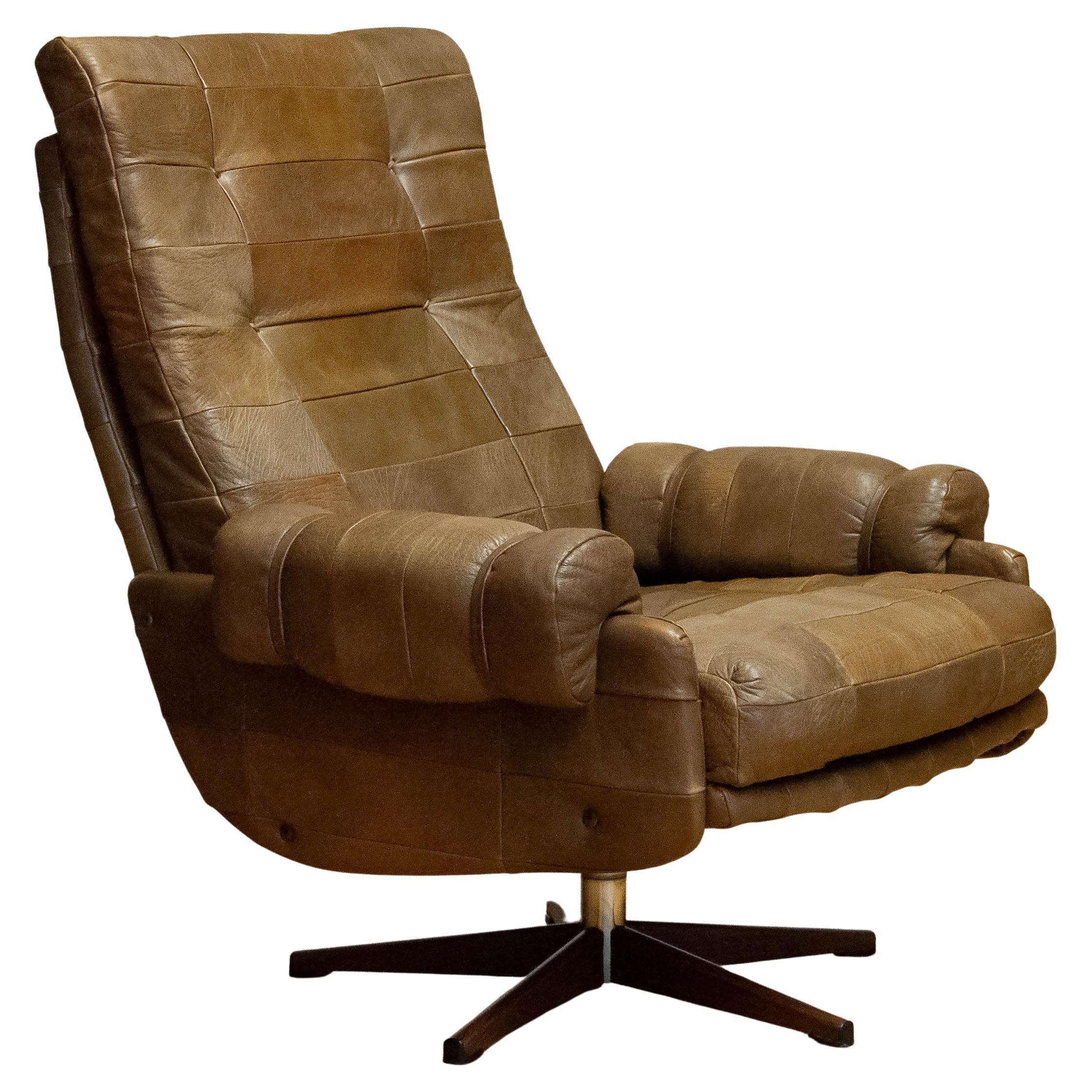 70s Swivel Chair By Arne Norell Möbel AB In Sturdy Olive Green Patchwork Leather im Angebot