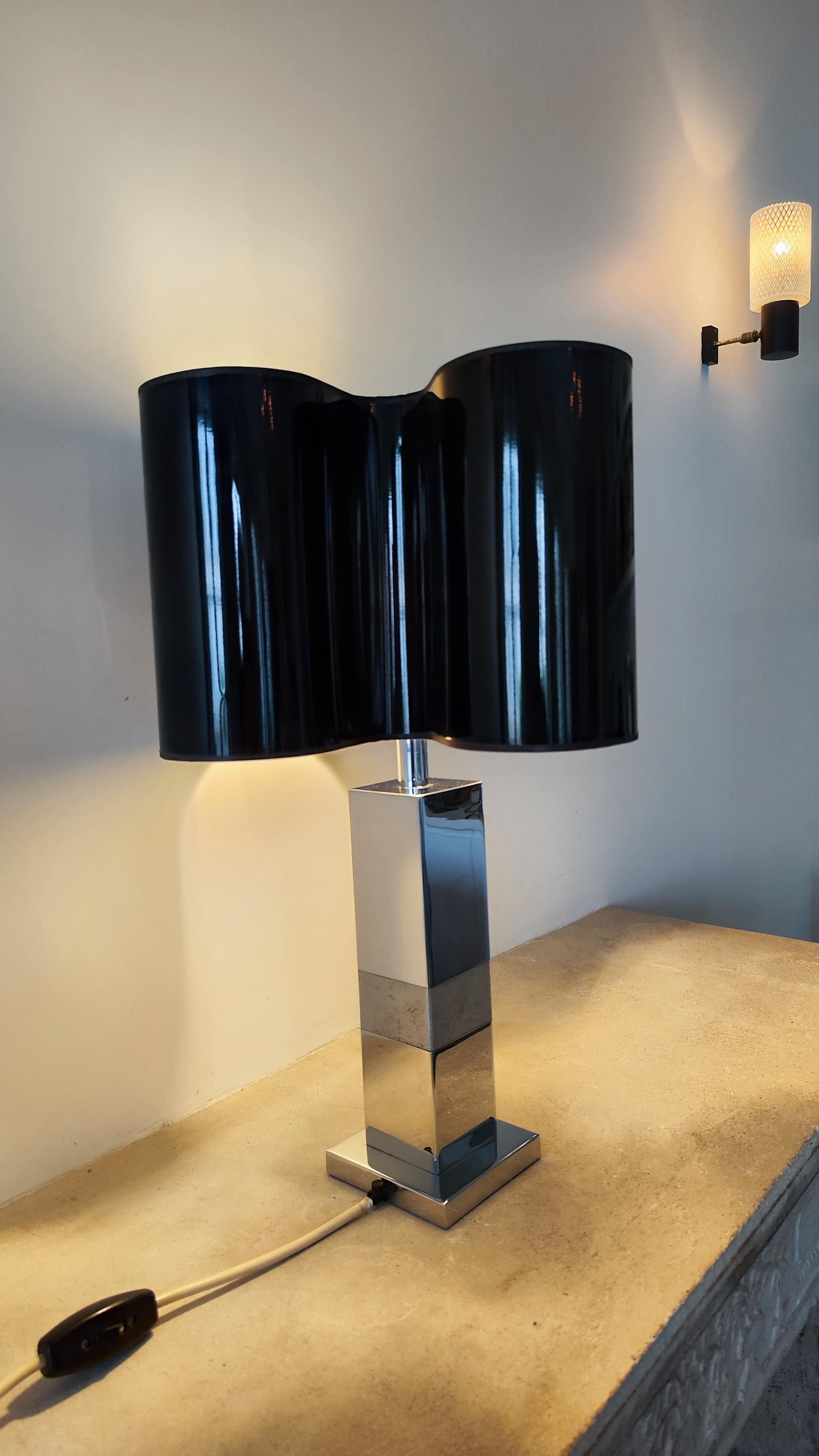 Plastic 70s table lamp - France - metal foot and lampshade black plastic thermoformed