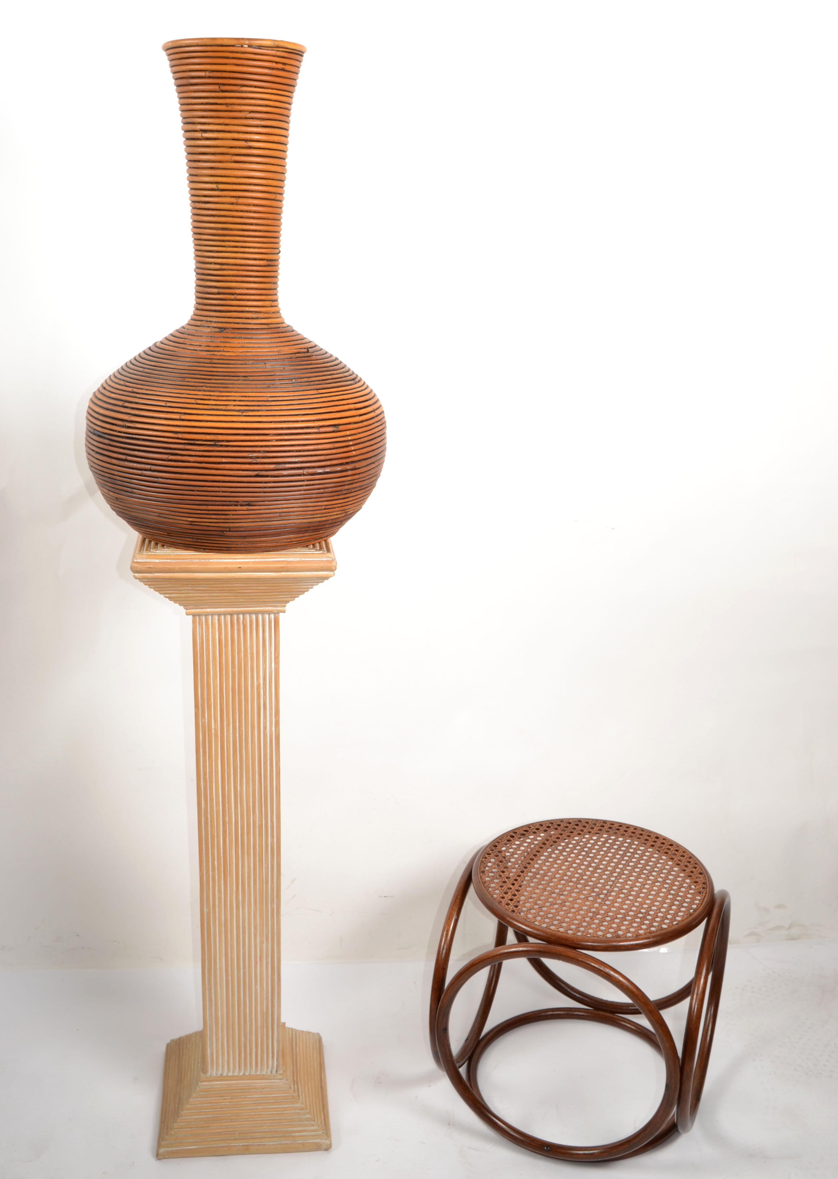 70s Tall Bohemian Brown Reed Cane Bamboo Handcrafted Tall Cone Shape Floor Vase  In Good Condition For Sale In Miami, FL