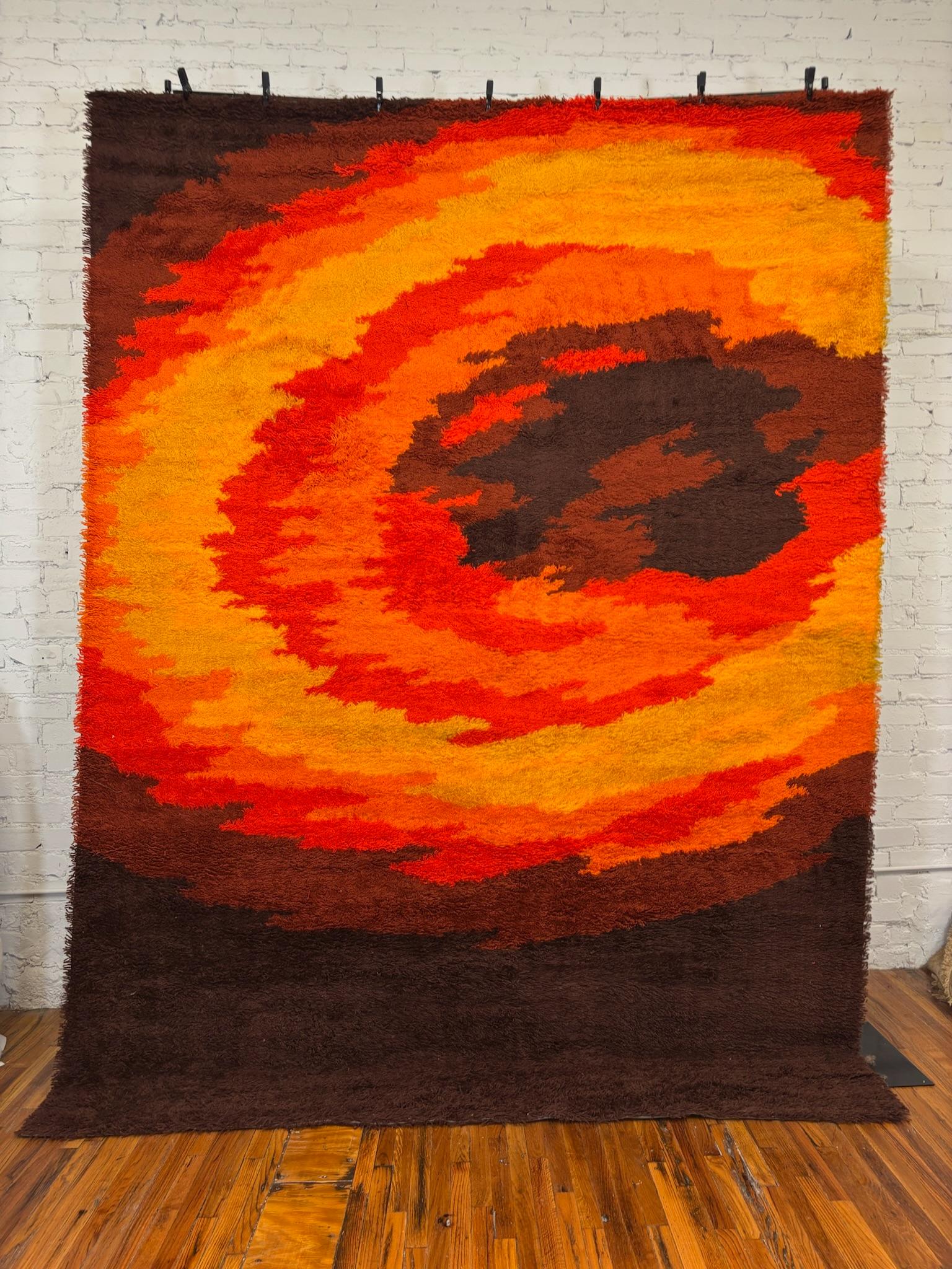 Tappeto THOR marrone arancione giallo tramonto anni '70 contemporaneo inutilizzato Rya Mid Century In condizioni ottime in vendita a Los Angeles, CA
