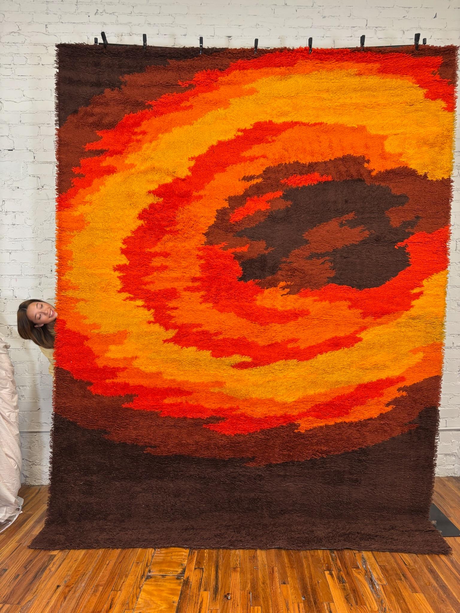 Fine XX secolo Tappeto THOR marrone arancione giallo tramonto anni '70 contemporaneo inutilizzato Rya Mid Century in vendita