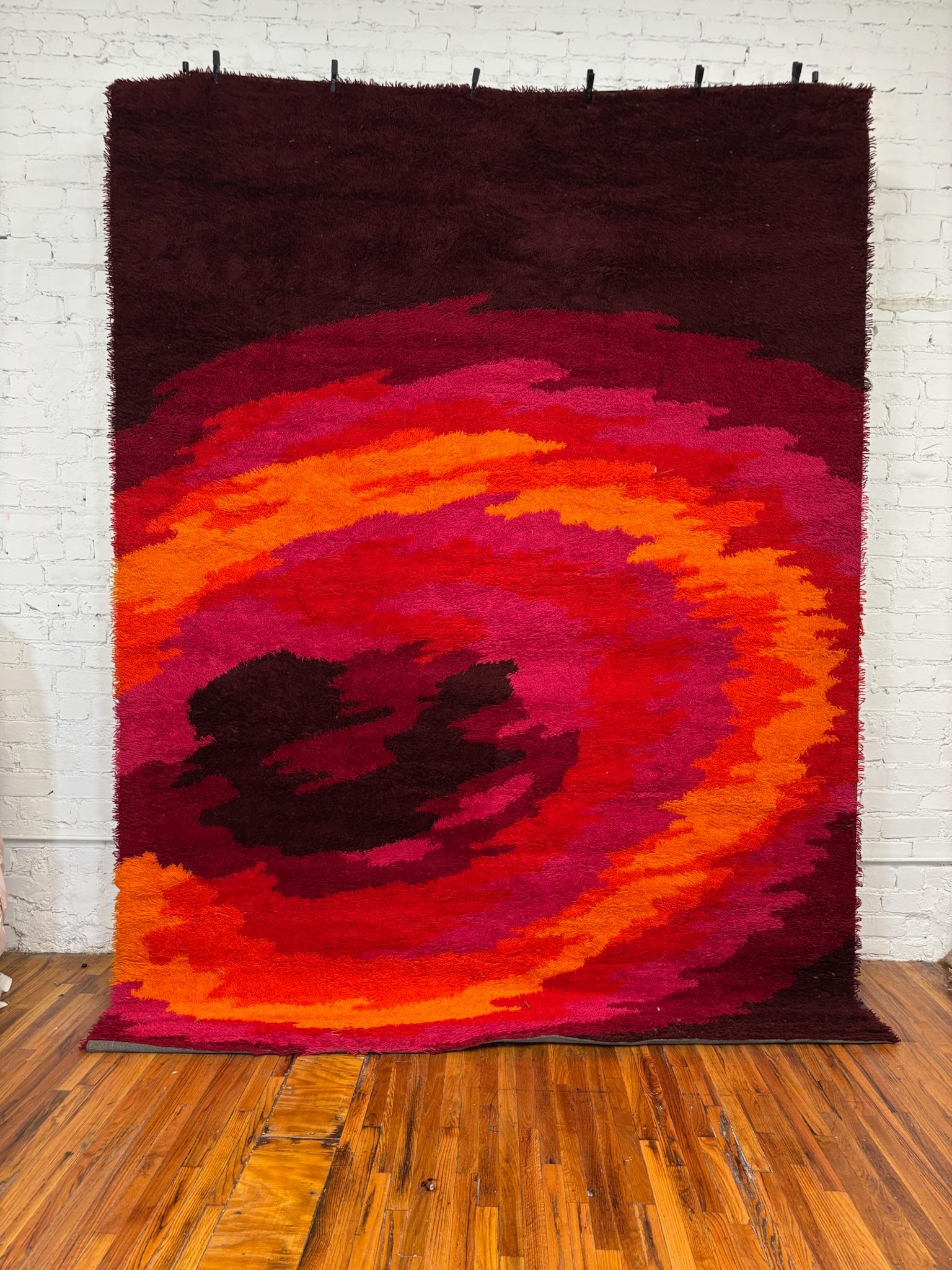 Austriaco Tappeto THOR anni '70 Borgogna Arancione Rosa Tramonto Contemporaneo INUTILIZZATO Rya Mid Century in vendita