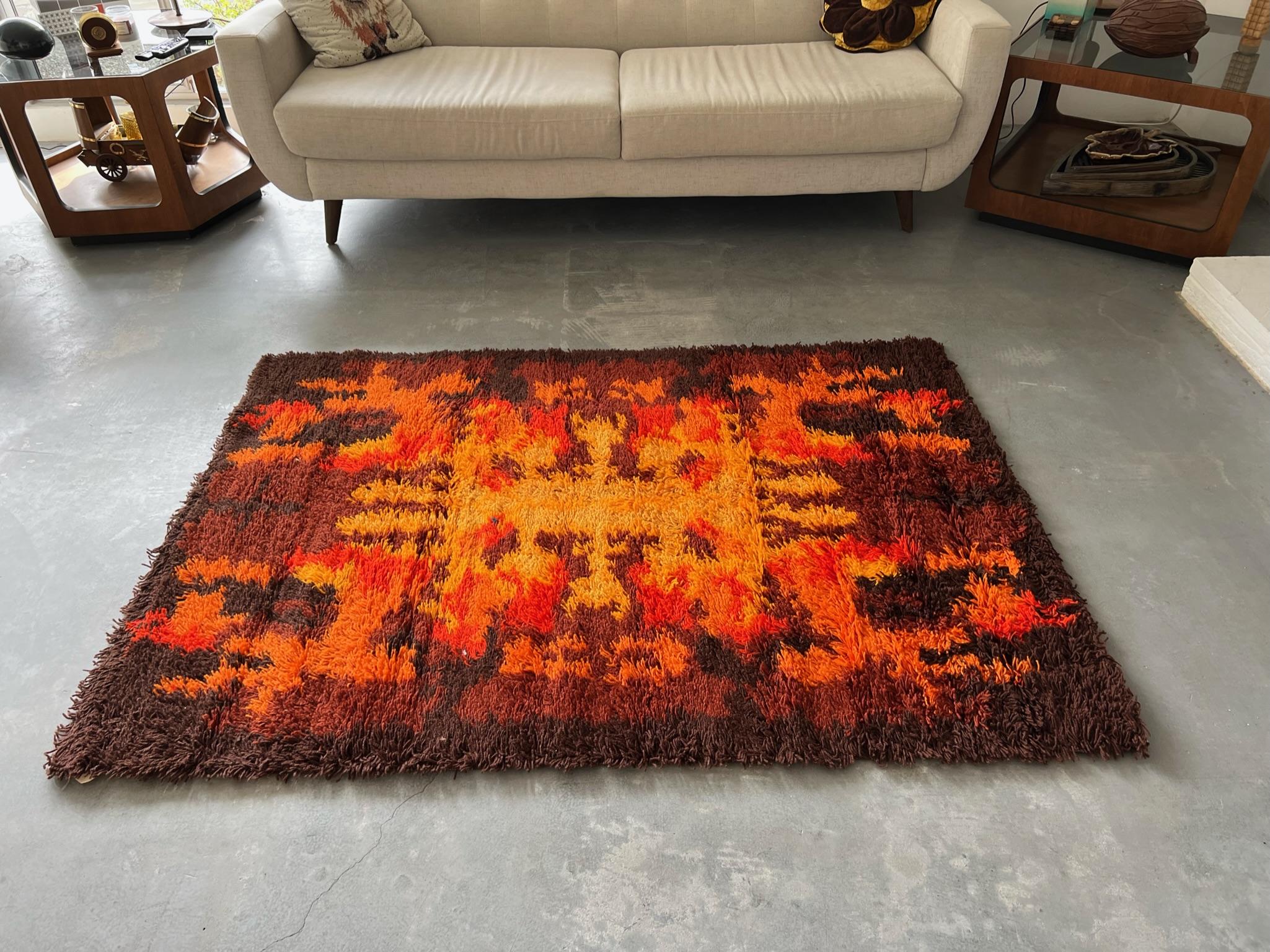 Austriaco Tappeto THOR Rorschach Bold Geometry Contemporary degli anni '70, non usato, marrone Rya, metà secolo. in vendita