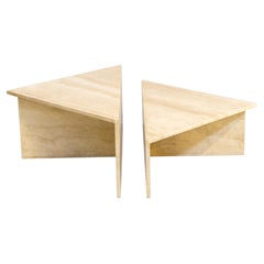 Table basse en travertin sertie de triangles des années 70 pour Up&Up