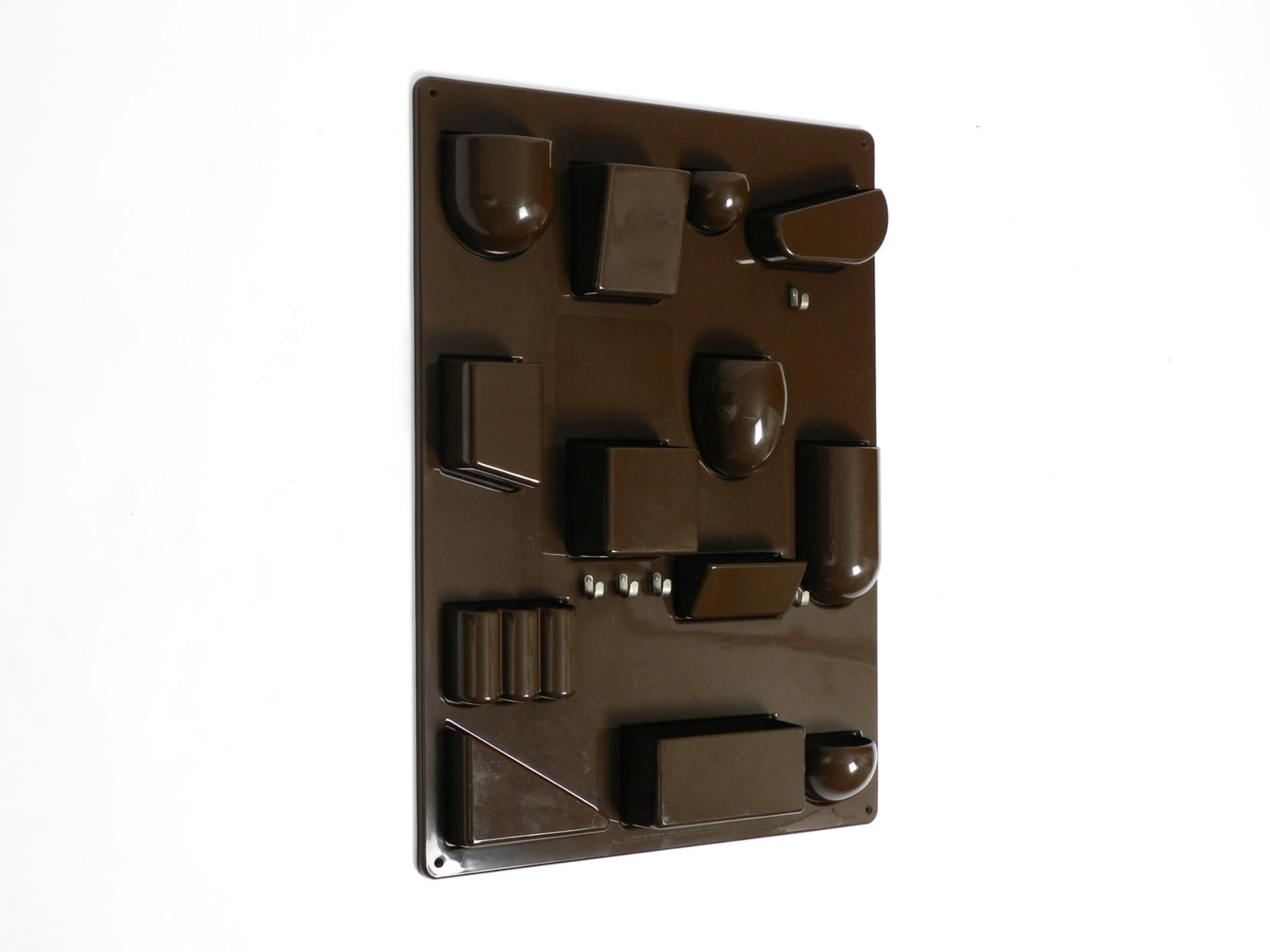 Original Uten.Silo II. Designed by Dorothee Maurer-Becker.
For storage in various rooms. Versatile.
A beautiful decorative design classic.
Original Design-M Munich production from the 1970s. Not a reproduction.
Made of plastic in the typical dark