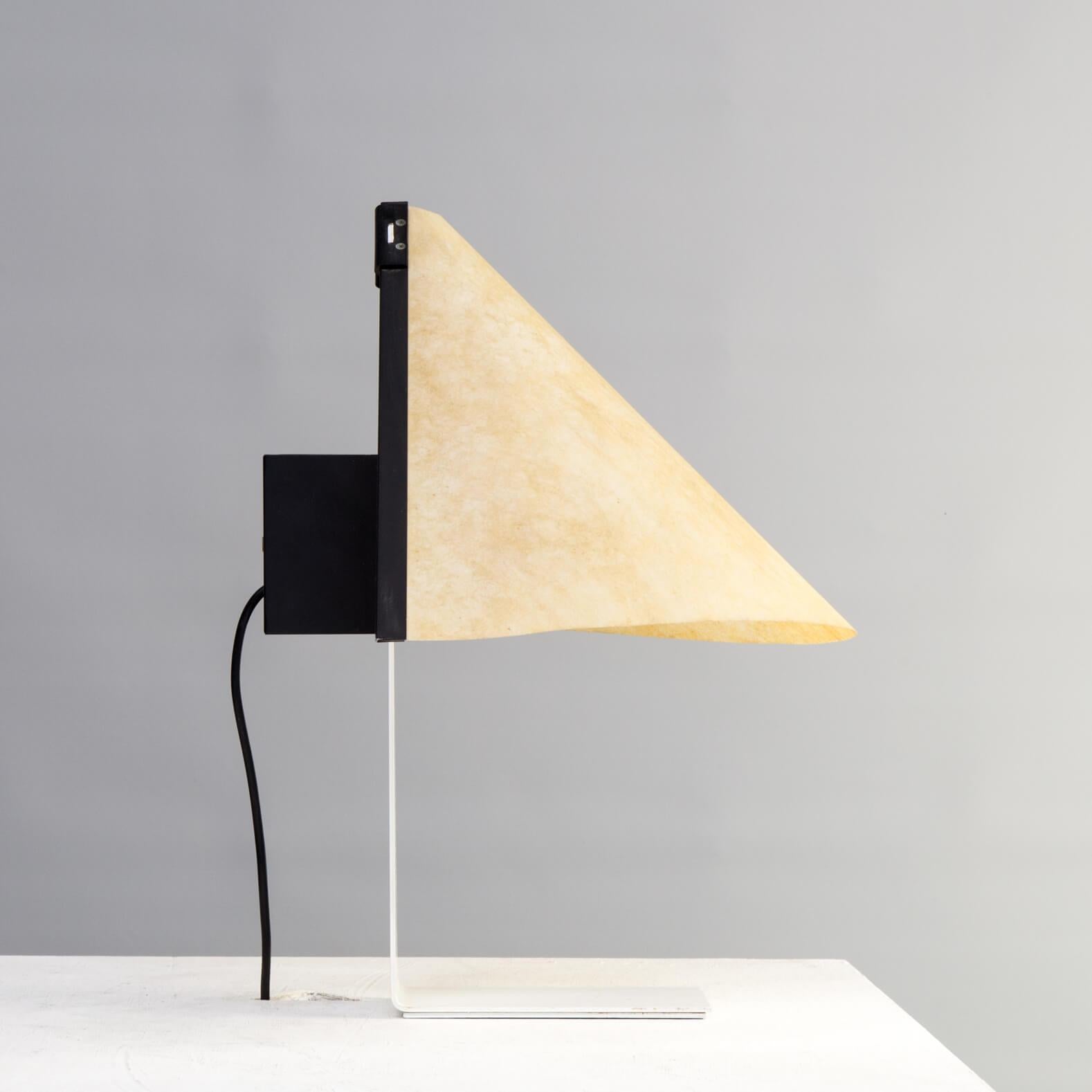 Lacquered 1970s Vico Magistretti ‘Porsenna’ Table/Wall Lamp for Artemide For Sale