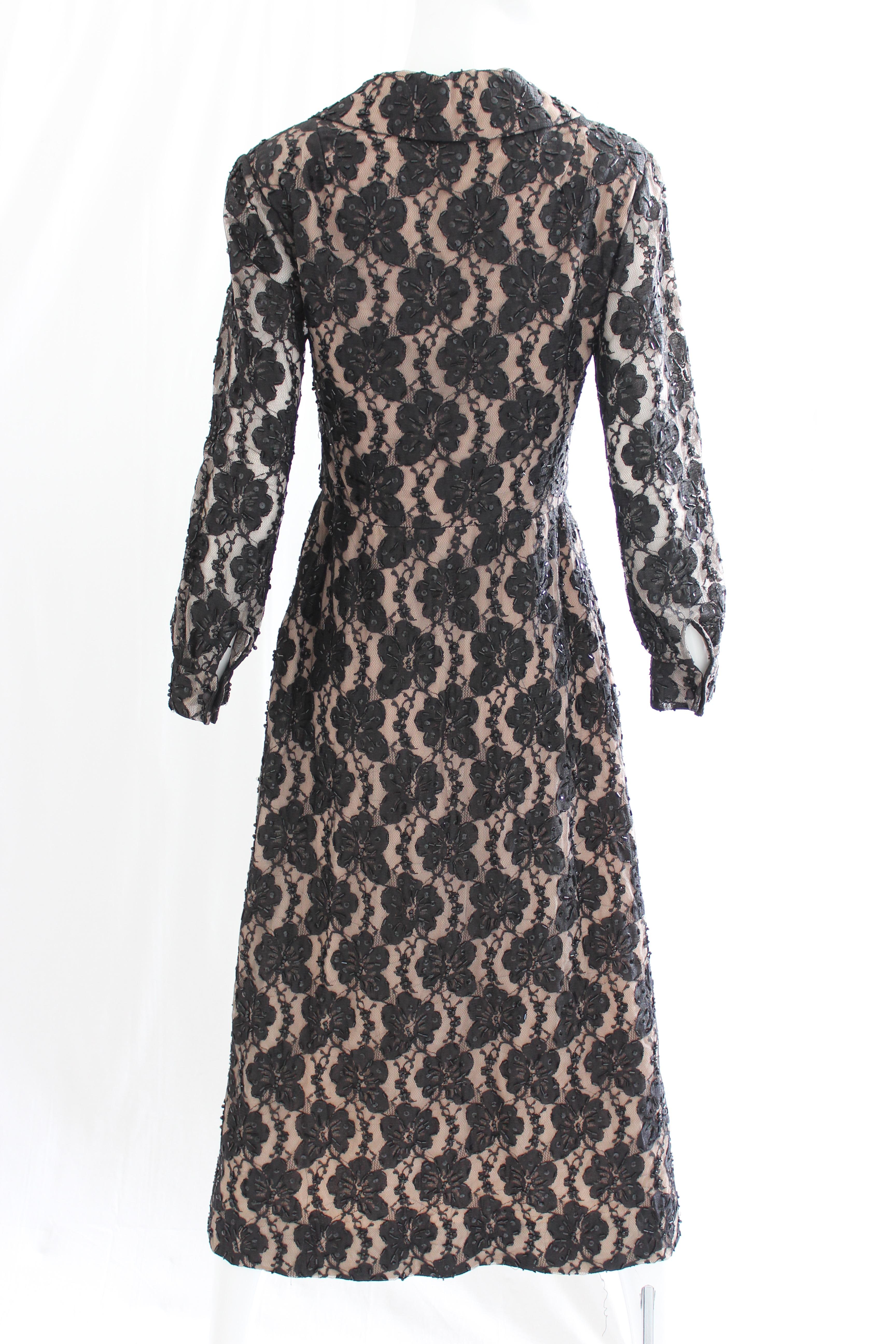 70s Vintage noir perlé Illusion Lace Opera Coat Evening Wear Button Front M en vente 1