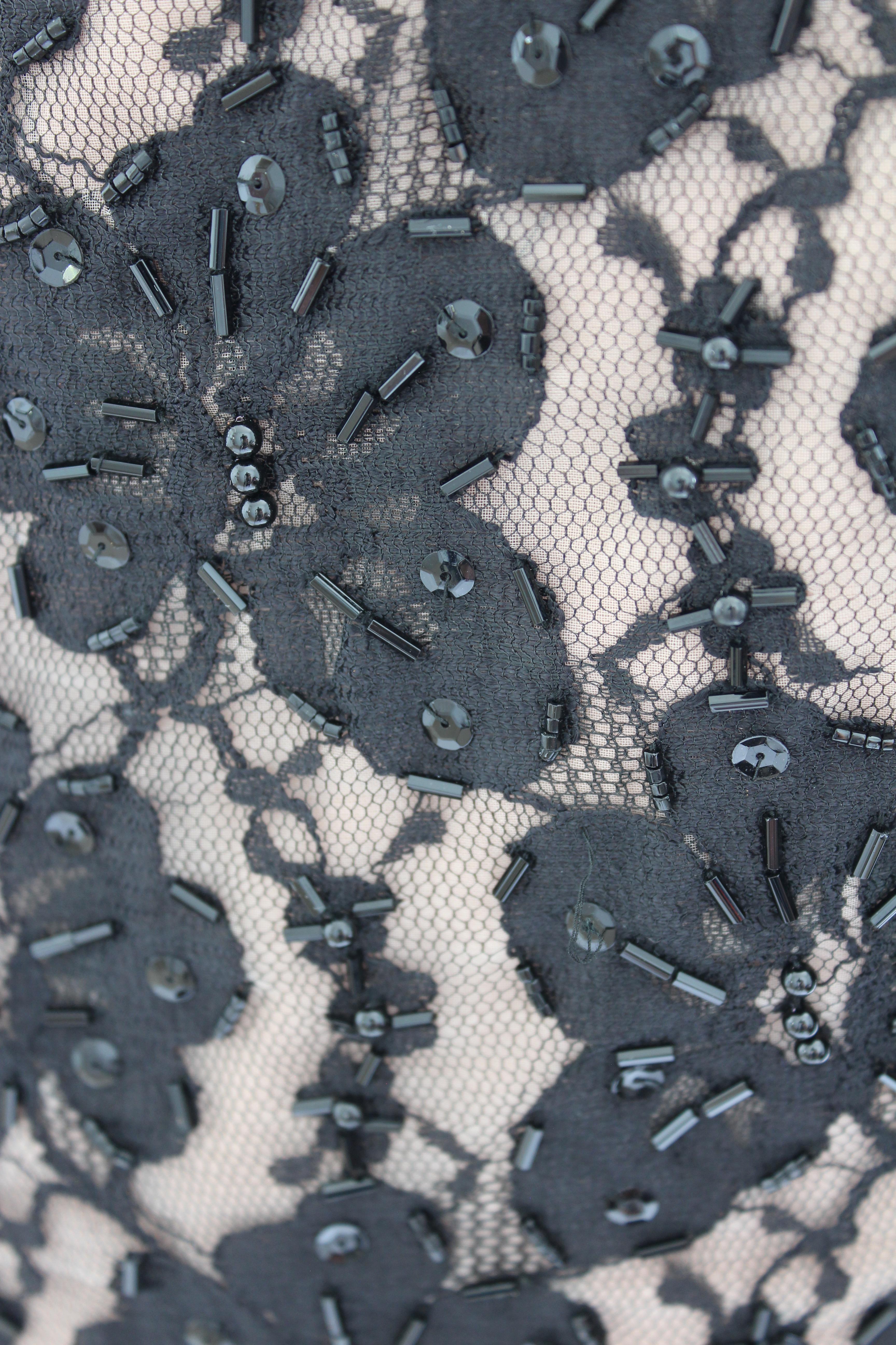 70s Vintage noir perlé Illusion Lace Opera Coat Evening Wear Button Front M en vente 3