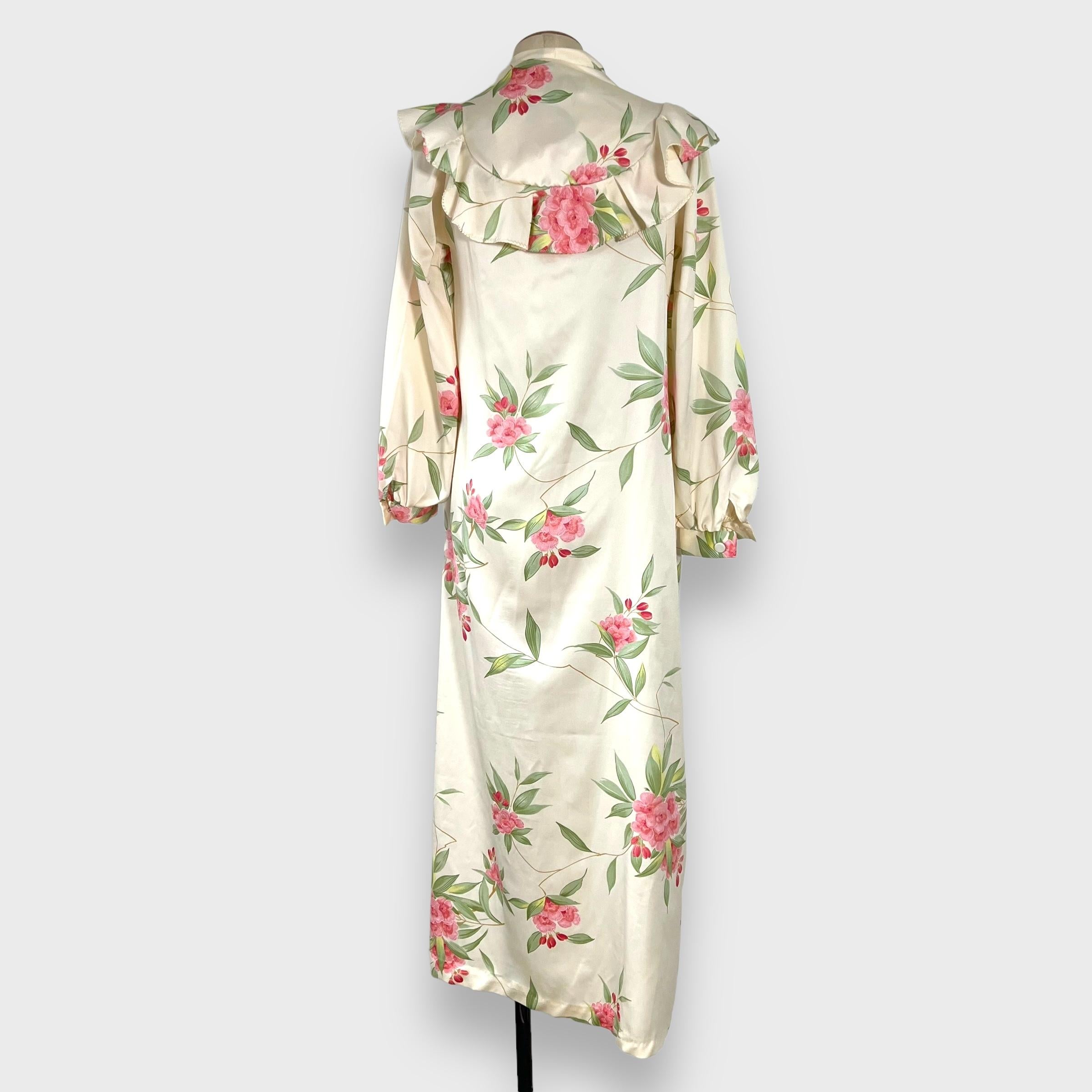 70er Jahre Vintage Christian Dior für Neiman florale Nachthemd im Zustand „Hervorragend“ im Angebot in CAPELLE AAN DEN IJSSEL, ZH