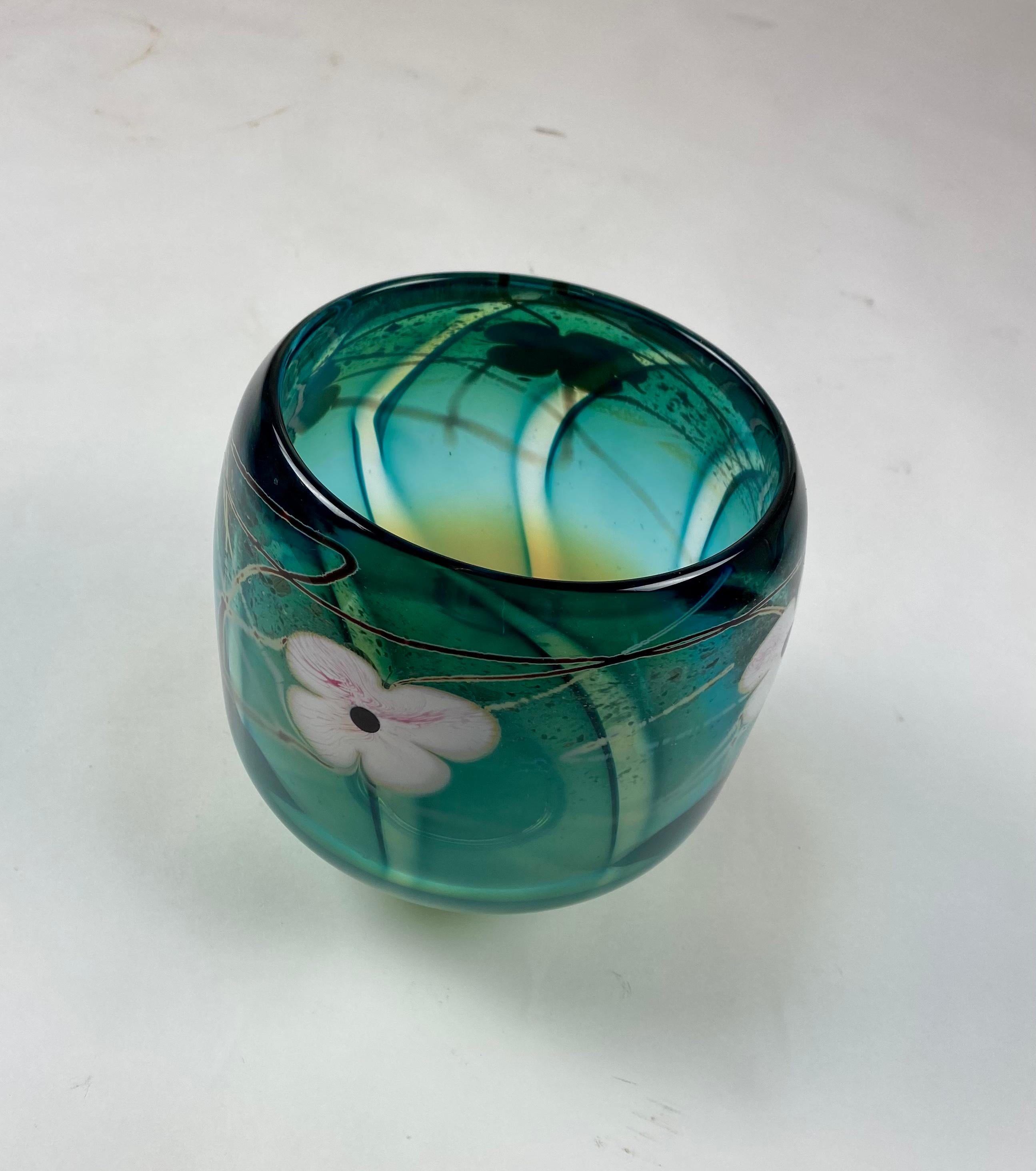 70s Vintage David Nichols Signed Teal Green Studio Art Glass Dogwood Bowl In Excellent Condition In Elloree, SC