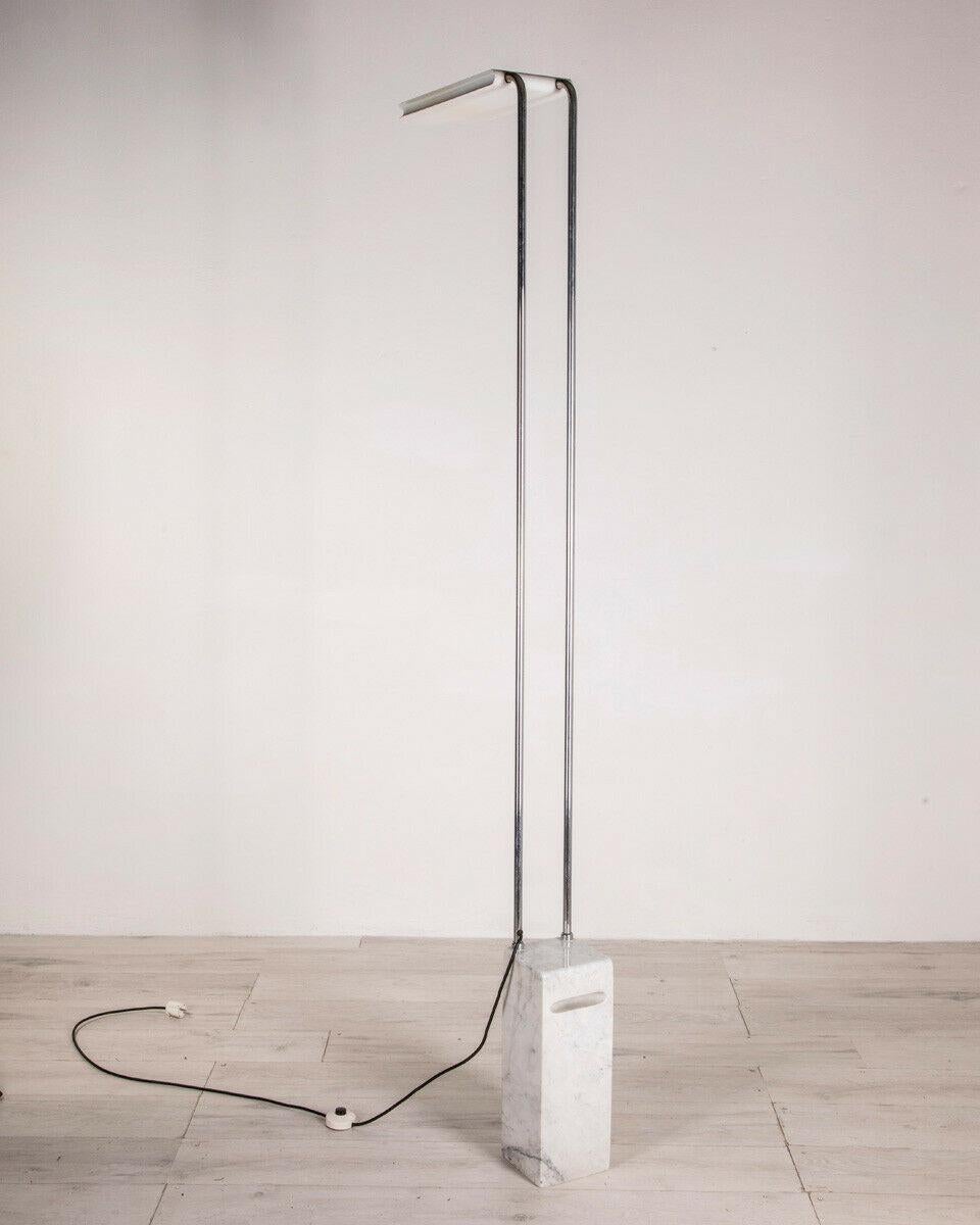 Floor lamp with marble base, chromed metal stems and white metal lampshade.
Gesto model, design Bruno Gecchelin for Skipper, 1970s.

CONDITIONS: In good condition, working, it may show signs of wear due to time.

DIMENSIONS: Height 220 cm;