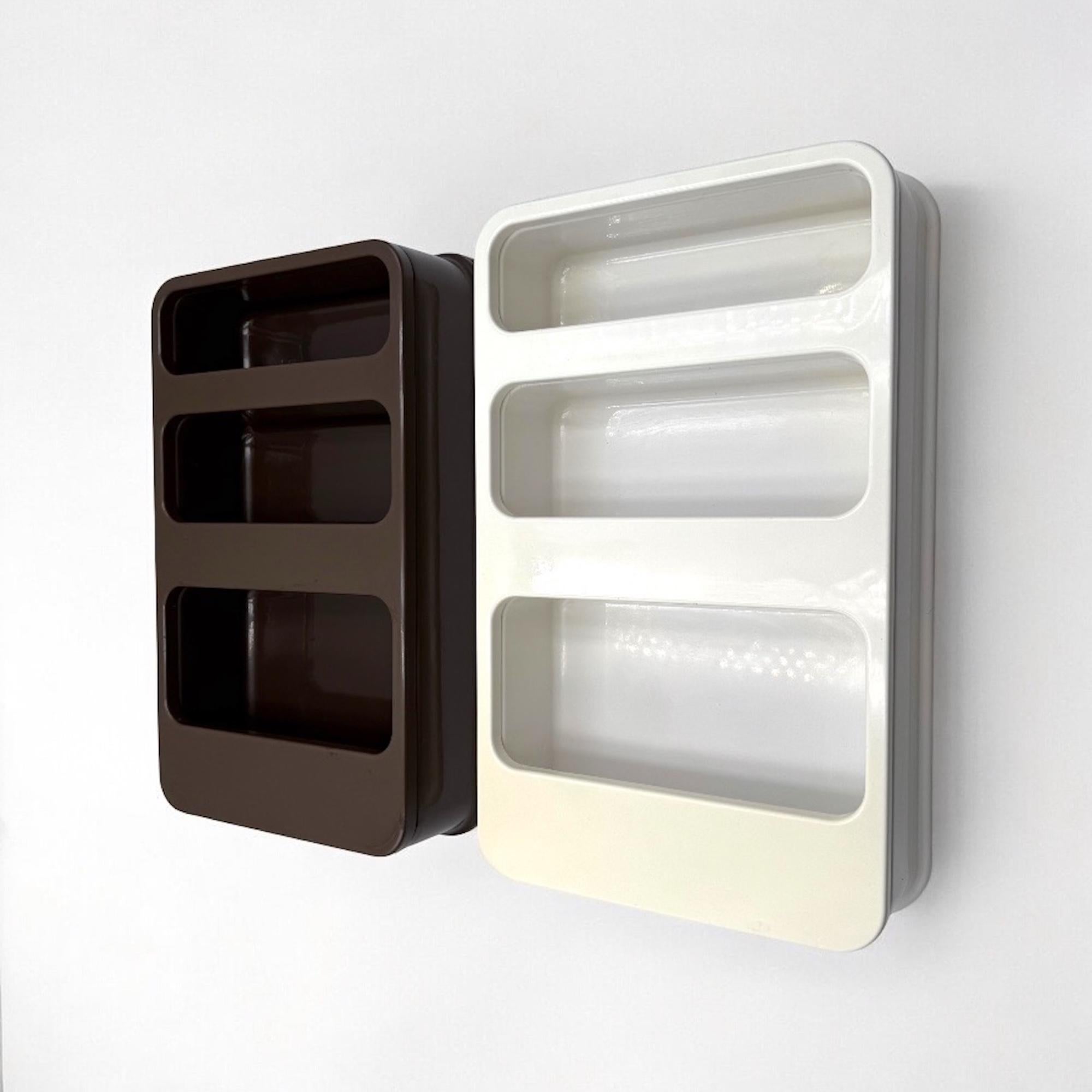 70er Jahre Wandregale PLASTRA von Prisunic, Space Age Französische Design-Icons, 2er-Set, PLASTRA (Ende des 20. Jahrhunderts) im Angebot