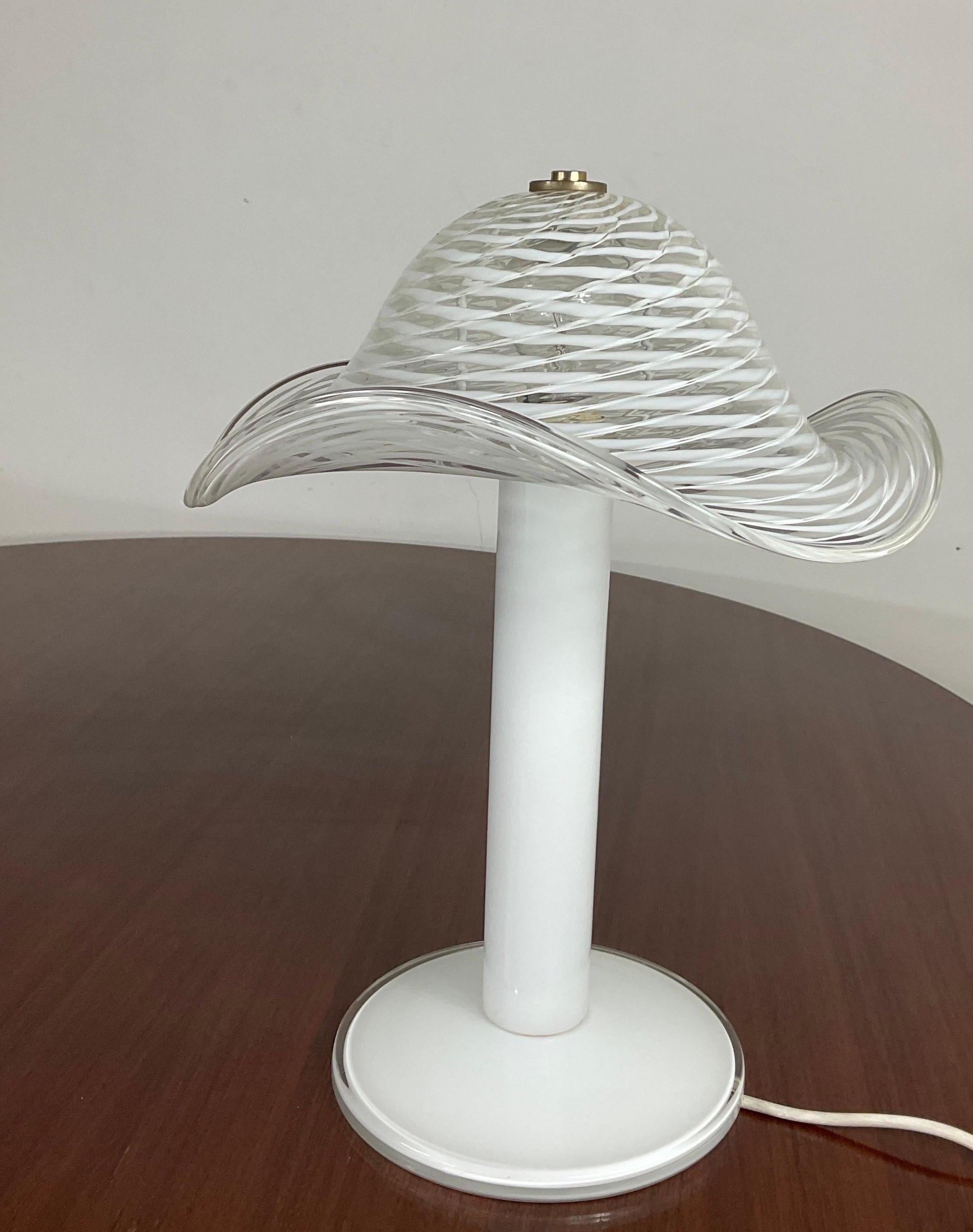 Fin du 20e siècle Lampe Murano blanche des années 70 en vente