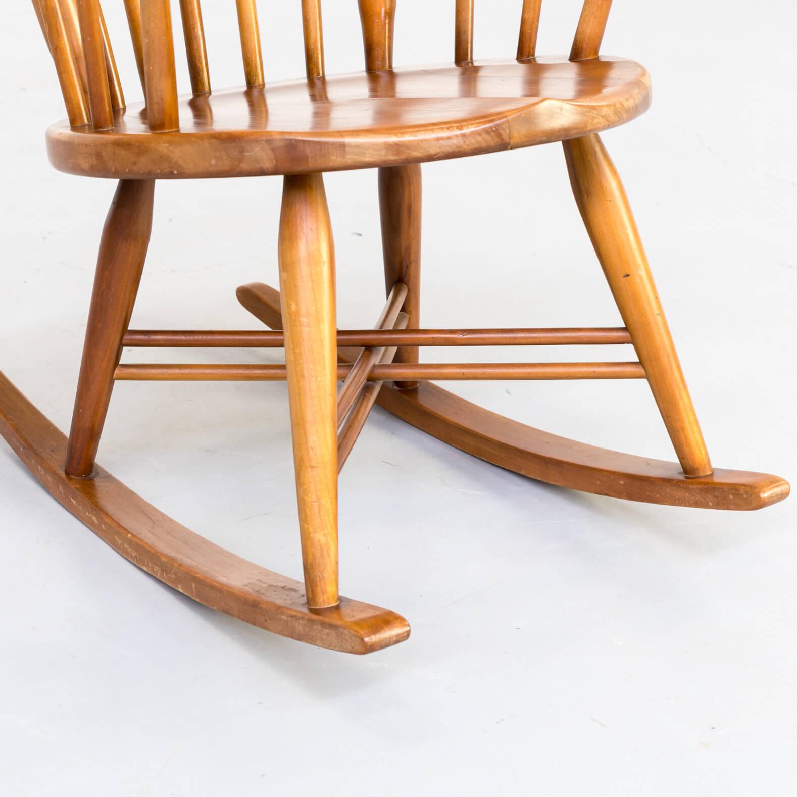 1970s Wooden Rocking Chair X Frame In Good Condition For Sale In Amstelveen, Noord