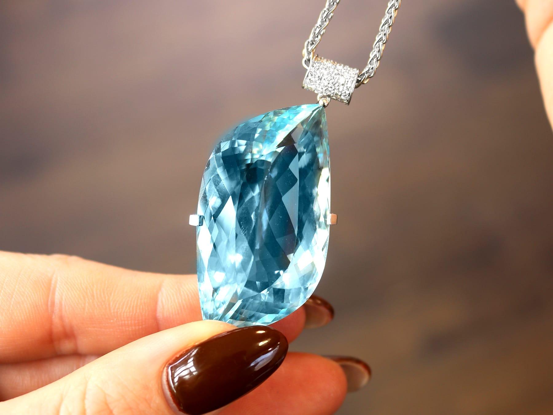 71 Carat Aquamarine, 0.38 Carat Diamond and 18k White Gold Pendant Circa 1970 In Excellent Condition For Sale In Jesmond, Newcastle Upon Tyne