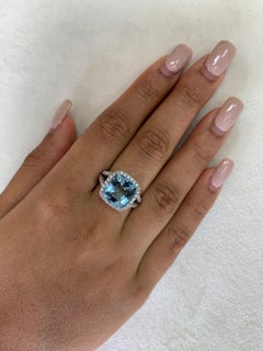 Sunita Nahata 7.10 Carat Aquamarine and Diamond Ring in 18Karat White Gold