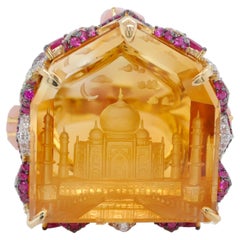 Anello da cocktail in oro con citrino, rubino, opale rosa e diamanti, decorato a mano con il Taj Mahal, 71 carati
