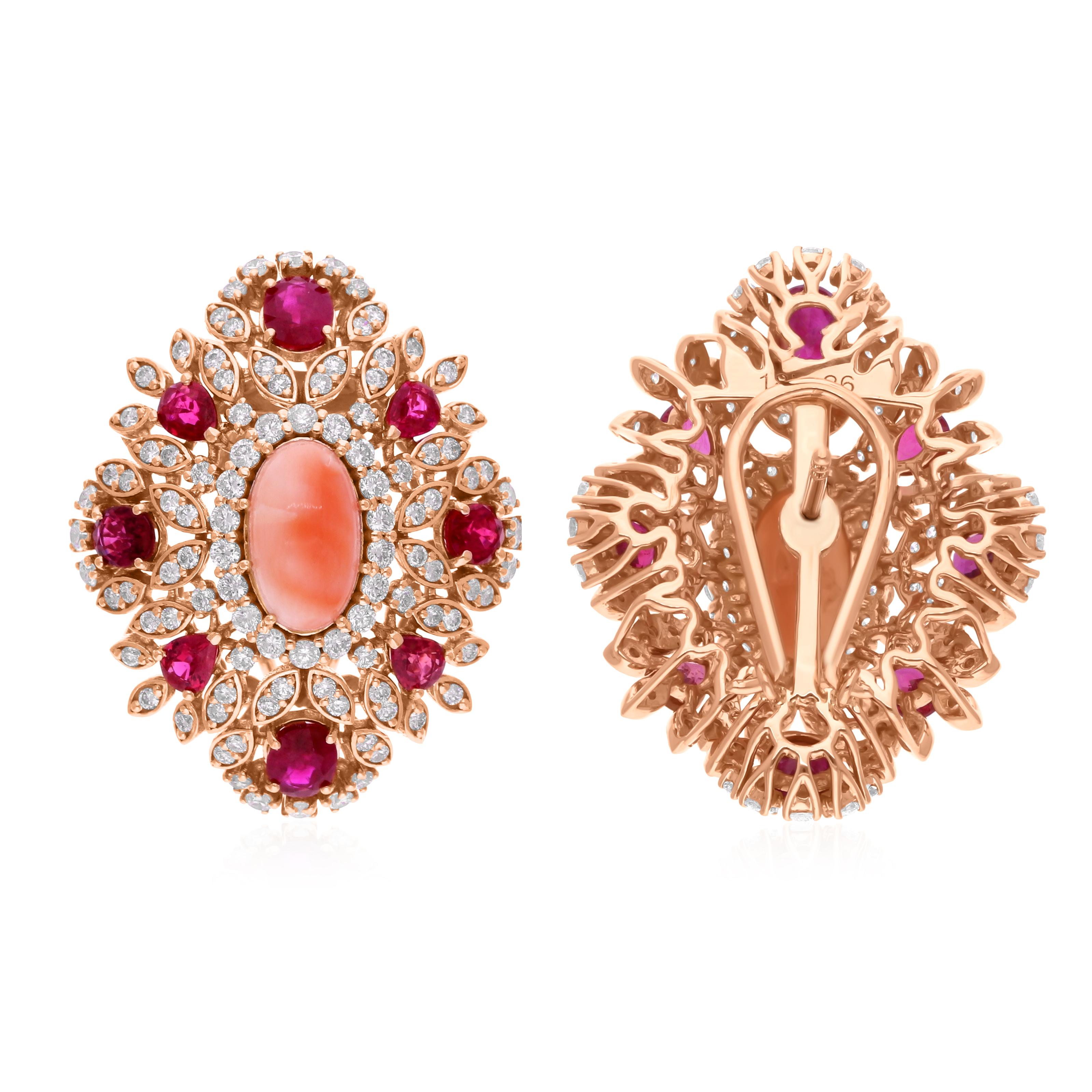 Realizzati in oro a 14 carati, questi squisiti orecchini sono impreziositi da una gemma di corallo rubino da 7,10 carati e da 2,10 carati di diamanti scintillanti.

Segui la vetrina di Spectrum Jewels per vedere le ultime collezioni e i pezzi