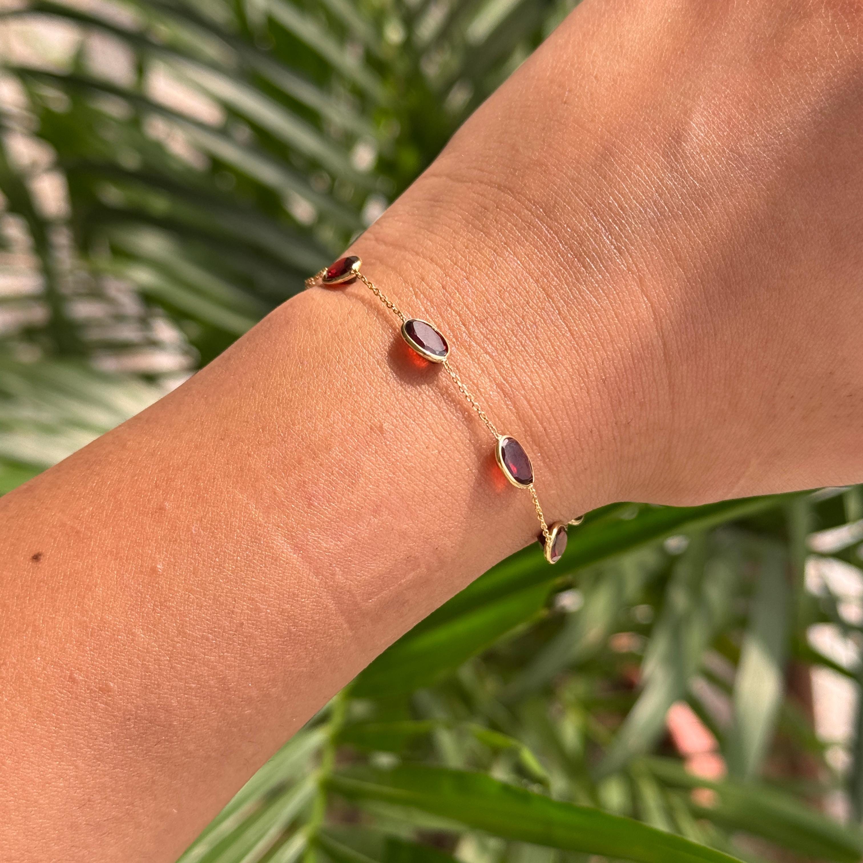 Bracelet de 7,1 ct de grenat ovale serti en or jaune 18K Bijoux fins en vente 6