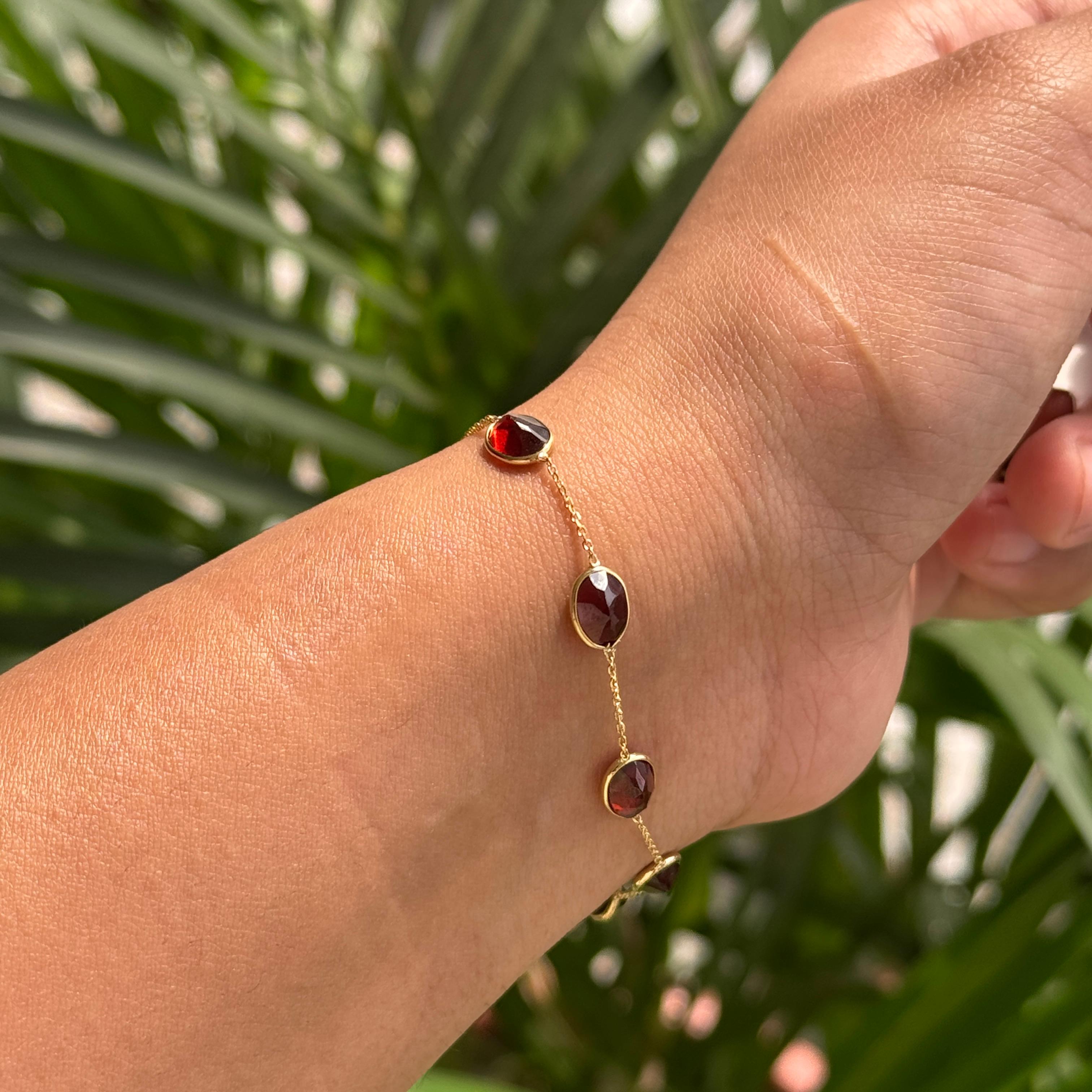 Bracelet de 7,1 ct de grenat ovale serti en or jaune 18K Bijoux fins en vente 8